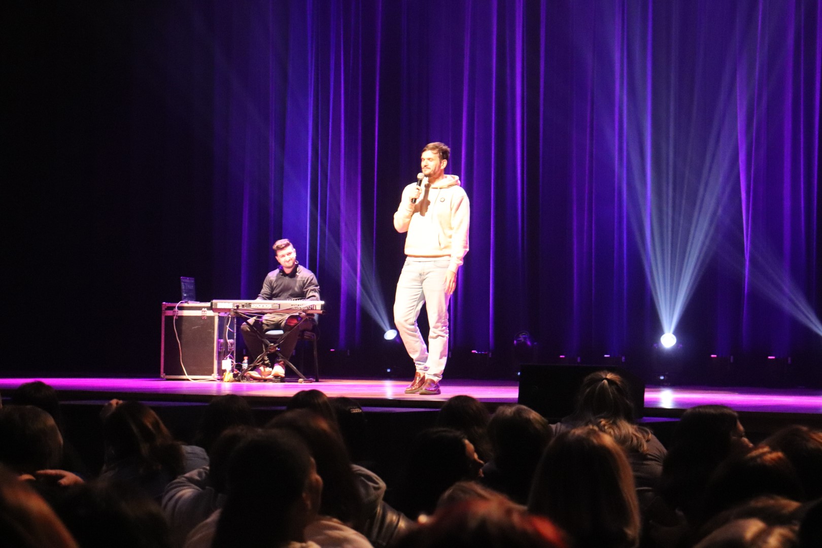 Doações arrecadadas no show solidário do Padre Patrick são entregues a comunidade