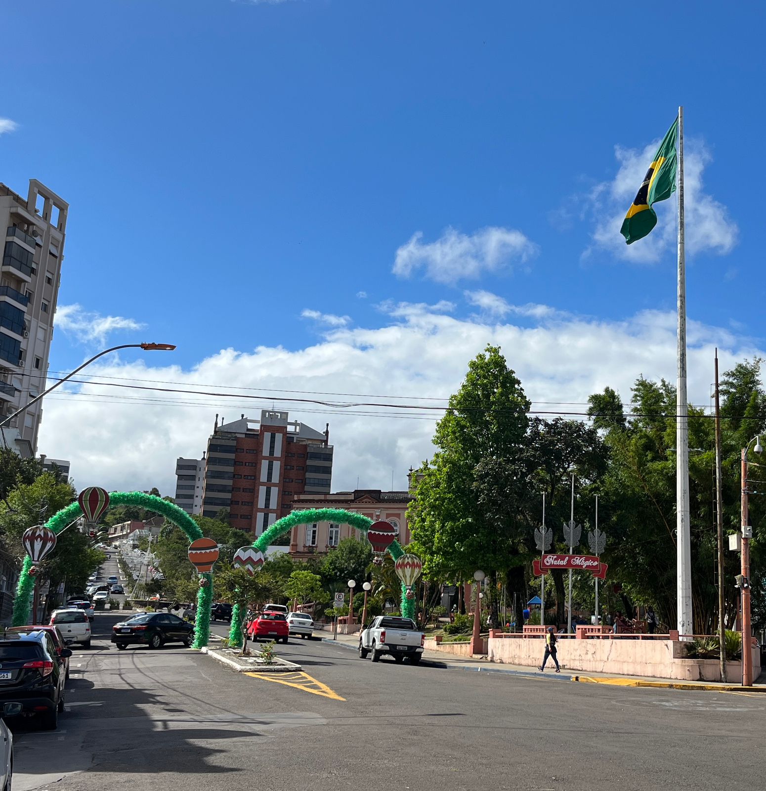 Criminosos furtam fios e enfeites da decoração de Natal em Taquara