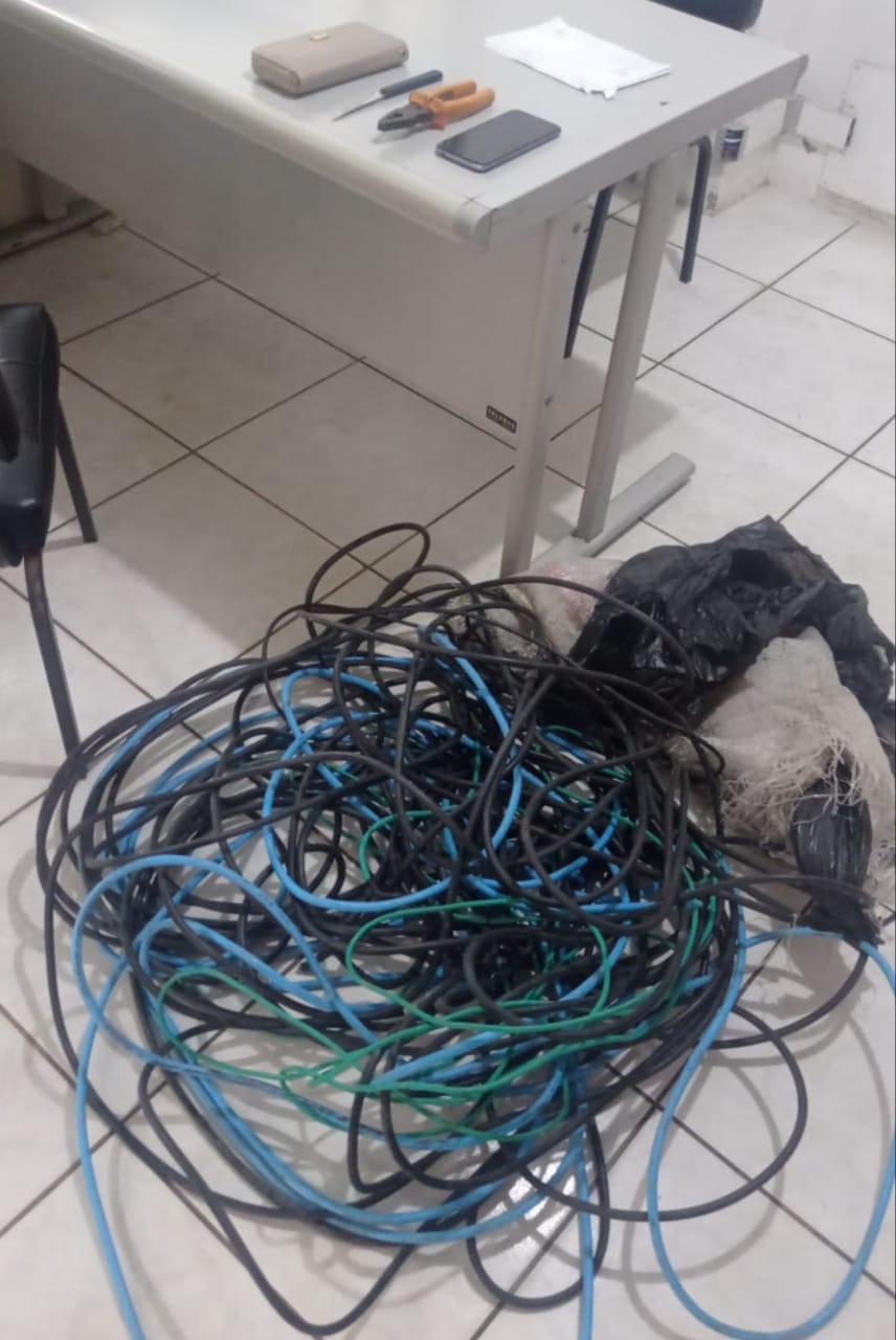 Brigada Militar de Taquara prende dois homens por furto de cabos e fios