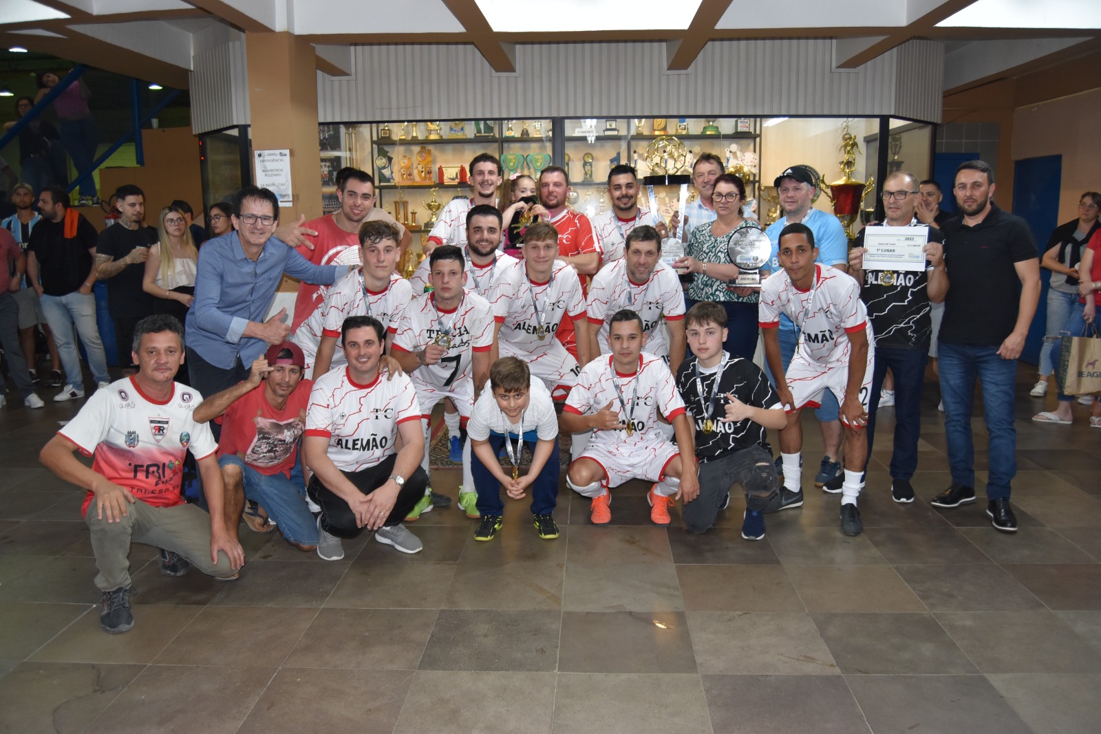Equipe Trícia Calçados é campeã do II Campeonato de Futsal de Empresas de Riozinho