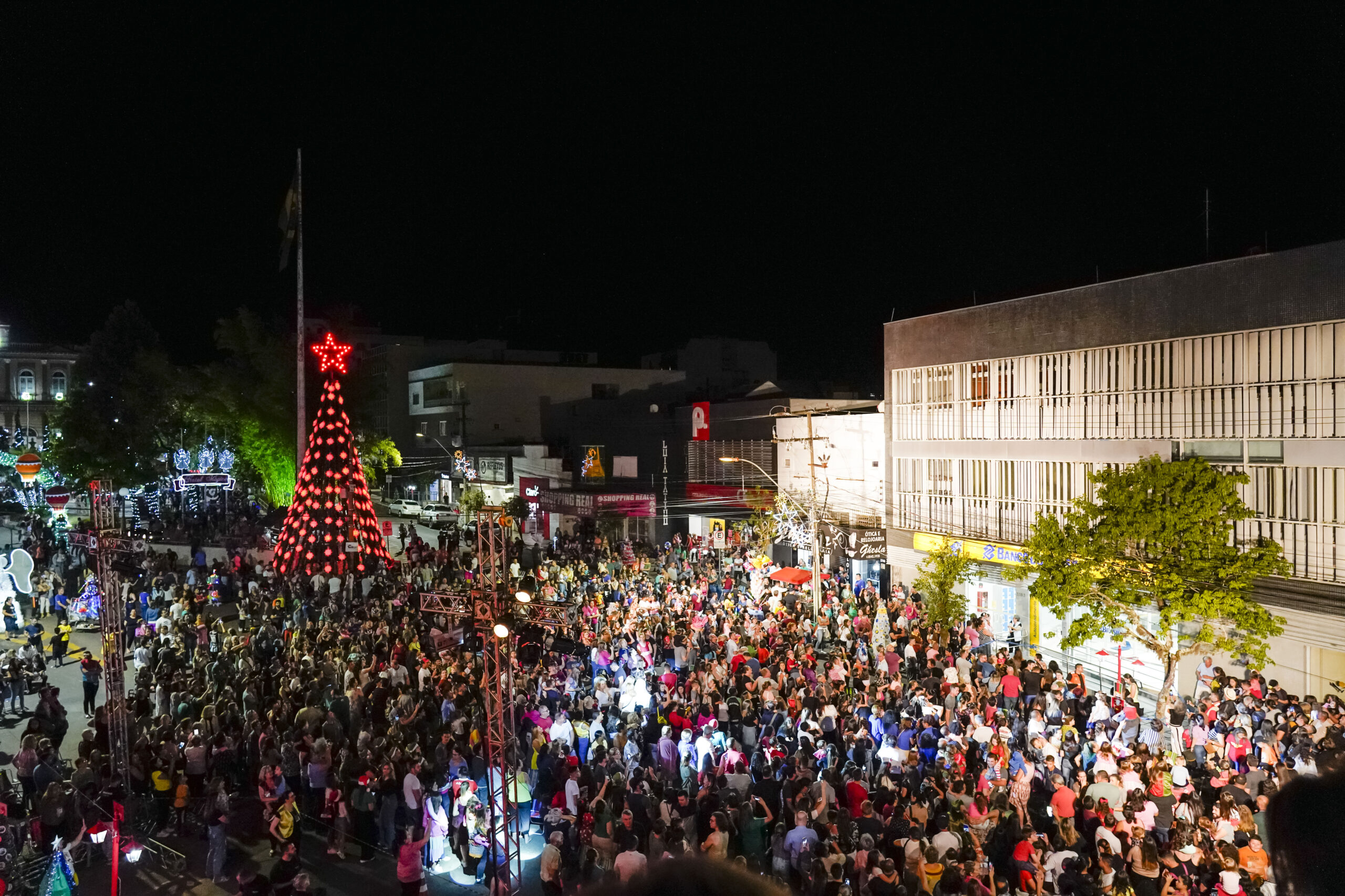 Câmara aprova repasses da Prefeitura para decoração natalina de Taquara