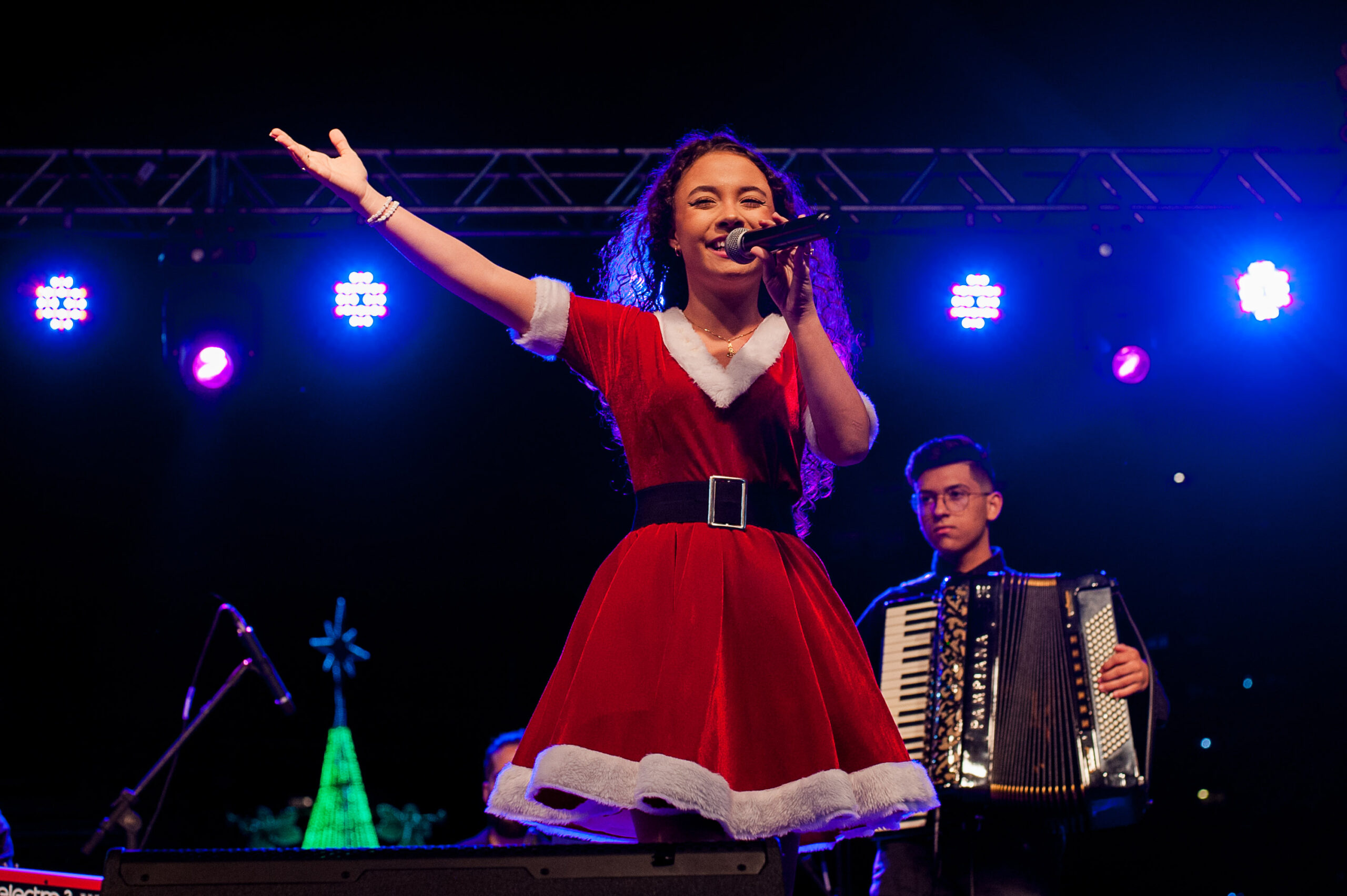 Cantora Luiza Barbosa abrirá programação do 18º Natal Mágico de Taquara