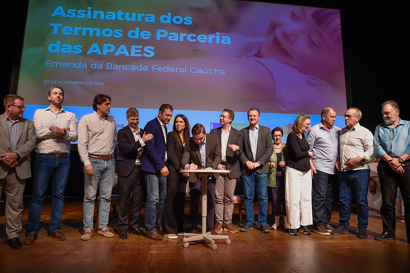 Governo do Estado assina parceria com Apaes de 145 municípios gaúchos