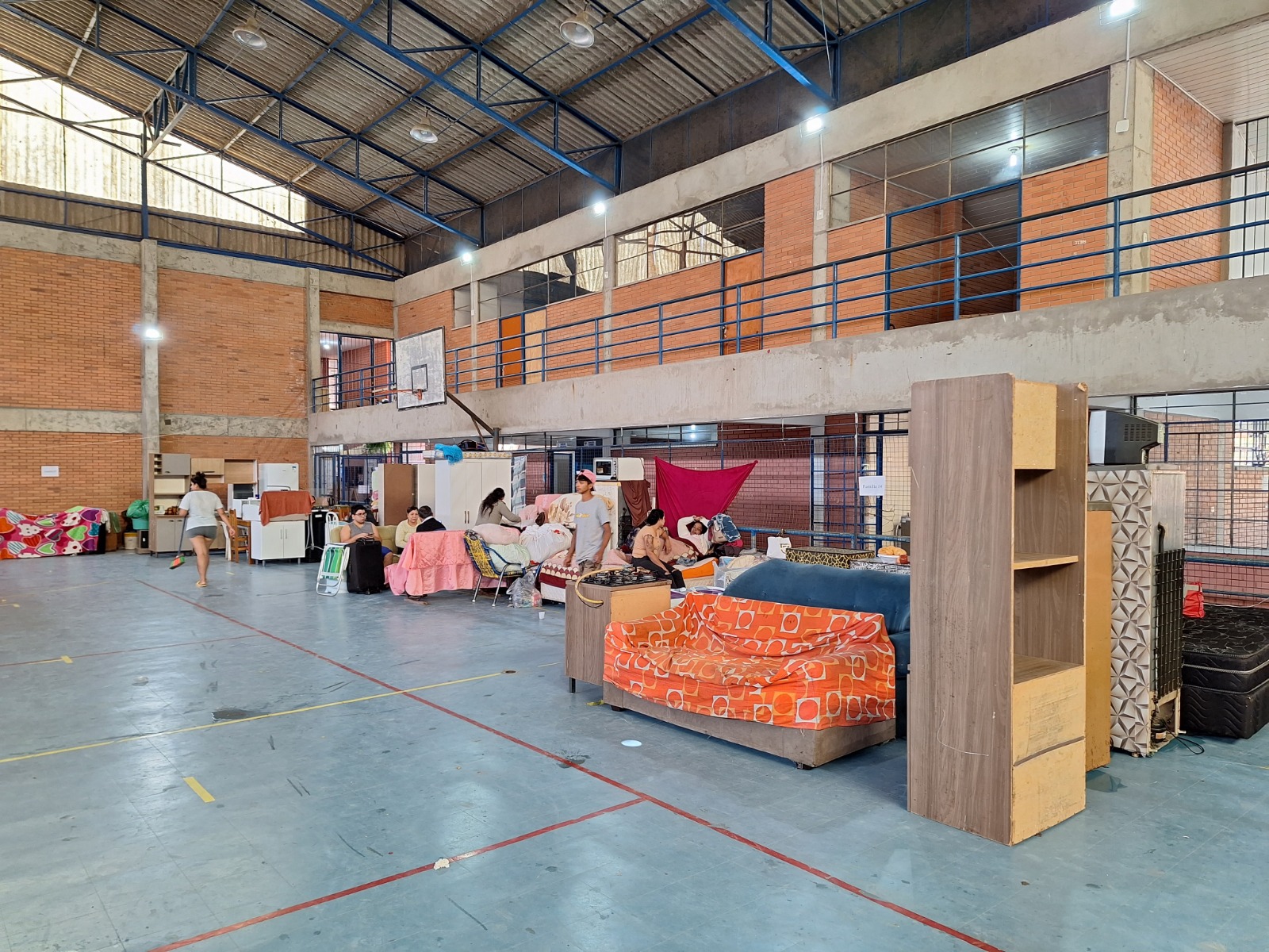 Mais de 20 famílias afetadas pela enchente deixam abrigo em Taquara nesta quarta-feira (22)