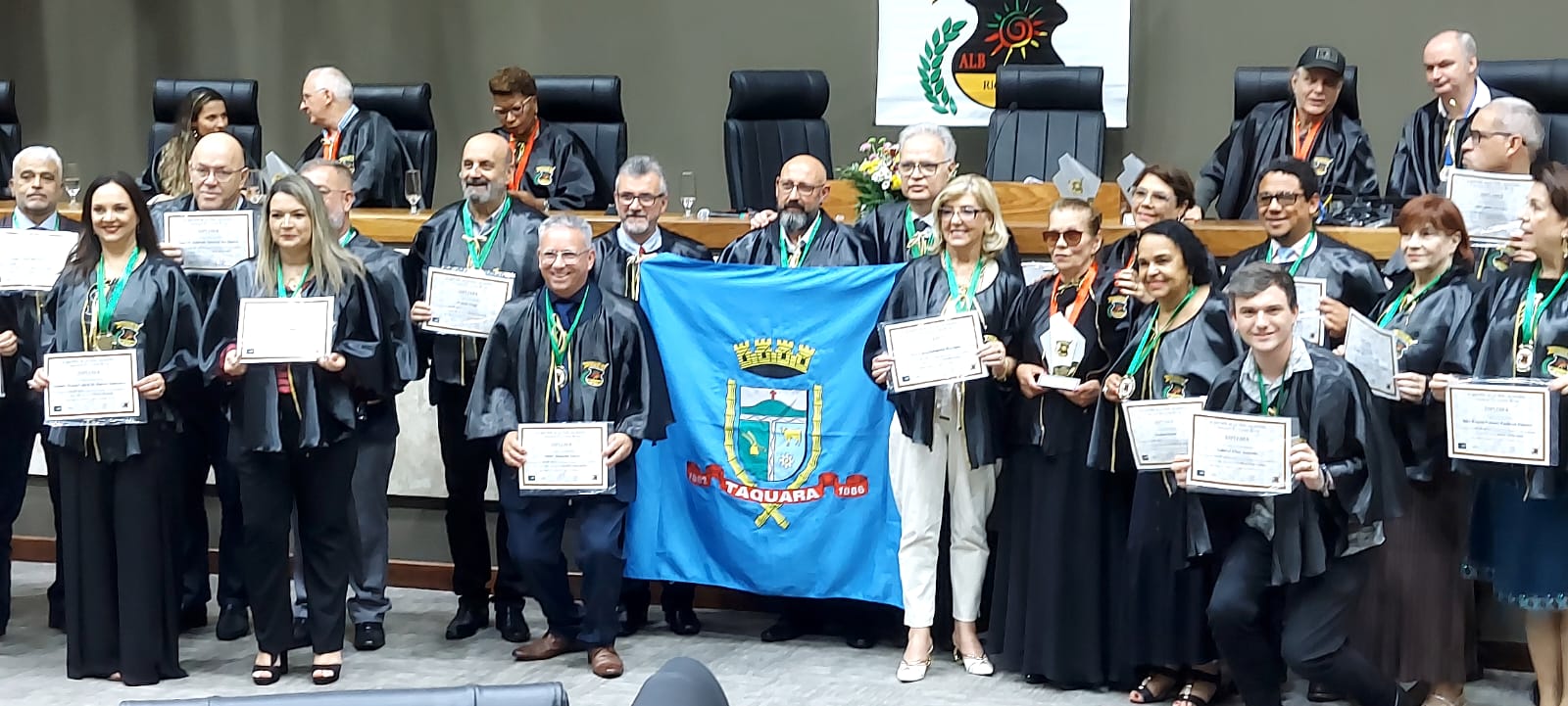 Escritor taquarense é empossado na Academia de Letras do Brasil