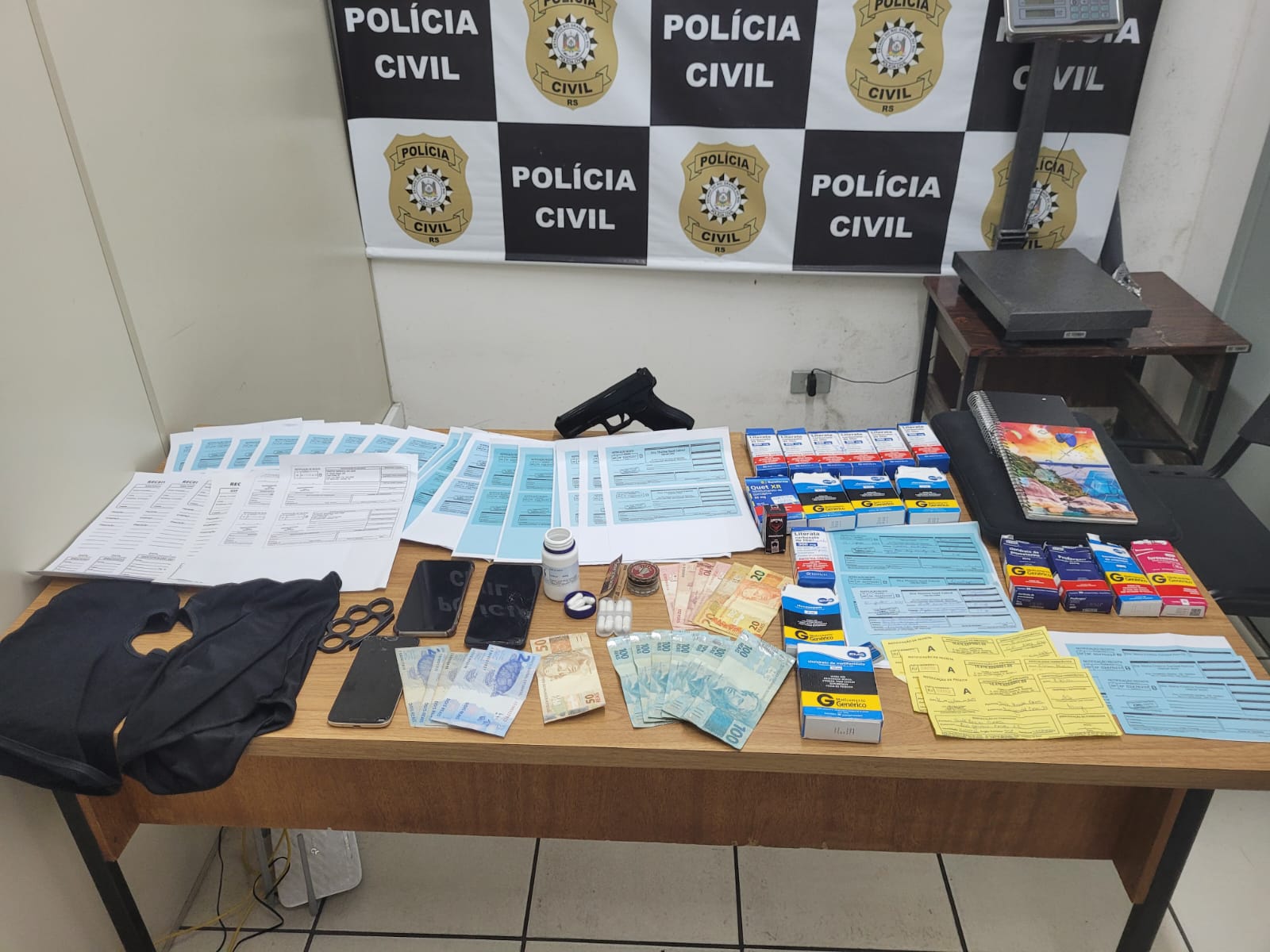 Jovem é preso em Taquara como suspeito de vender ilegalmente remédios controlados