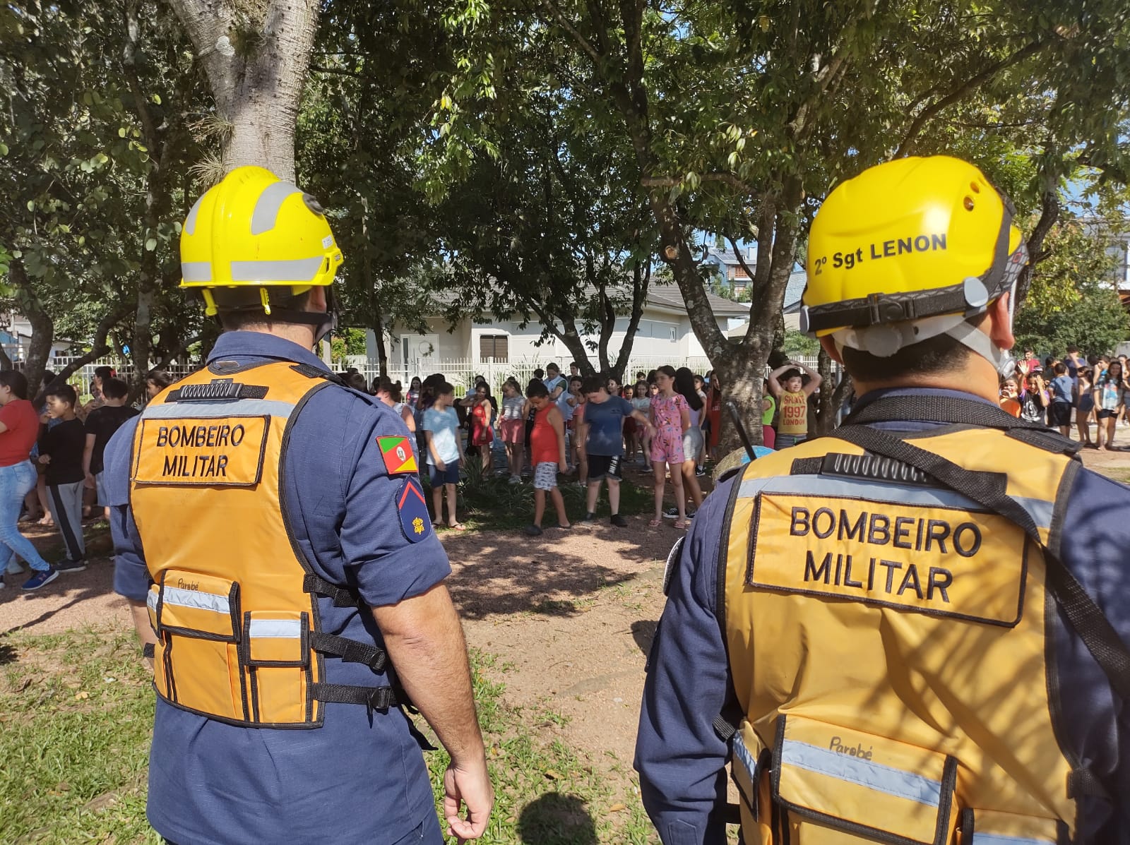 Bombeiros de Parobé realizam simulado de evacuação em escola da rede municipal - Veja vídeos
