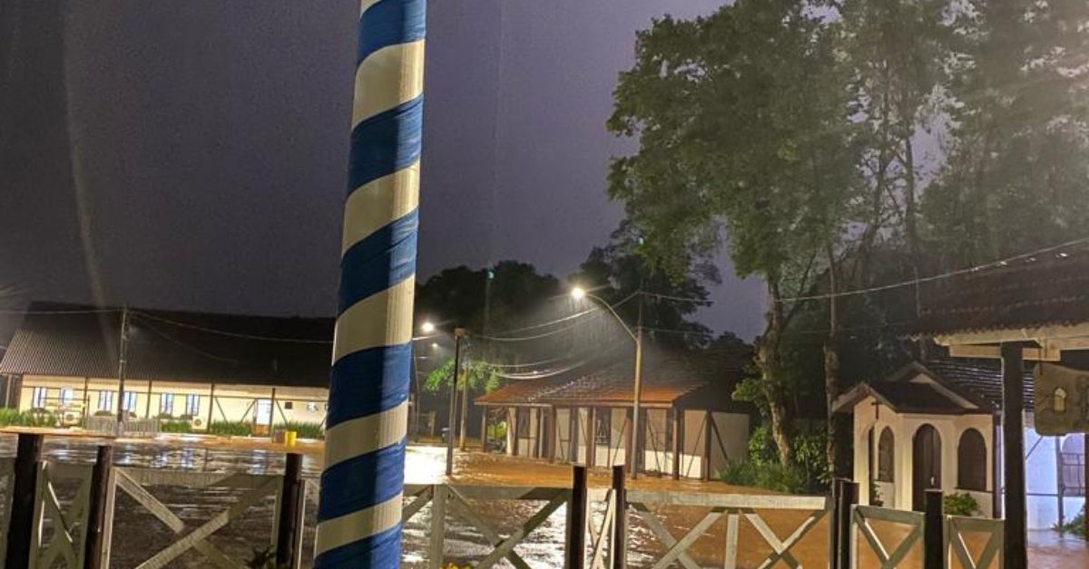 Rio Paranhana atinge seis metros acima do nível e provoca alagamentos em Igrejinha