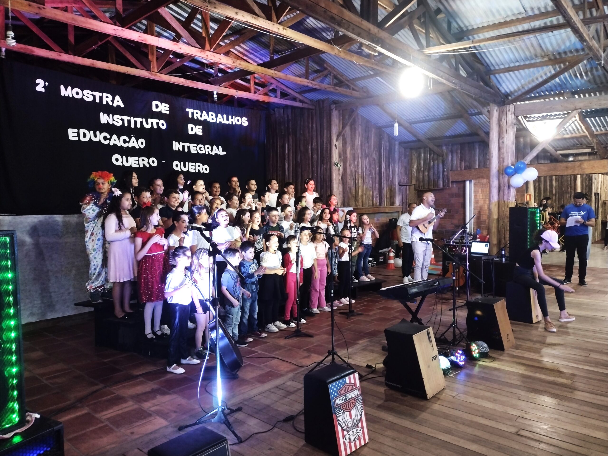 Instituto Quero-Quero de Parobé reúne alunos e comunidade em mostra de talentos