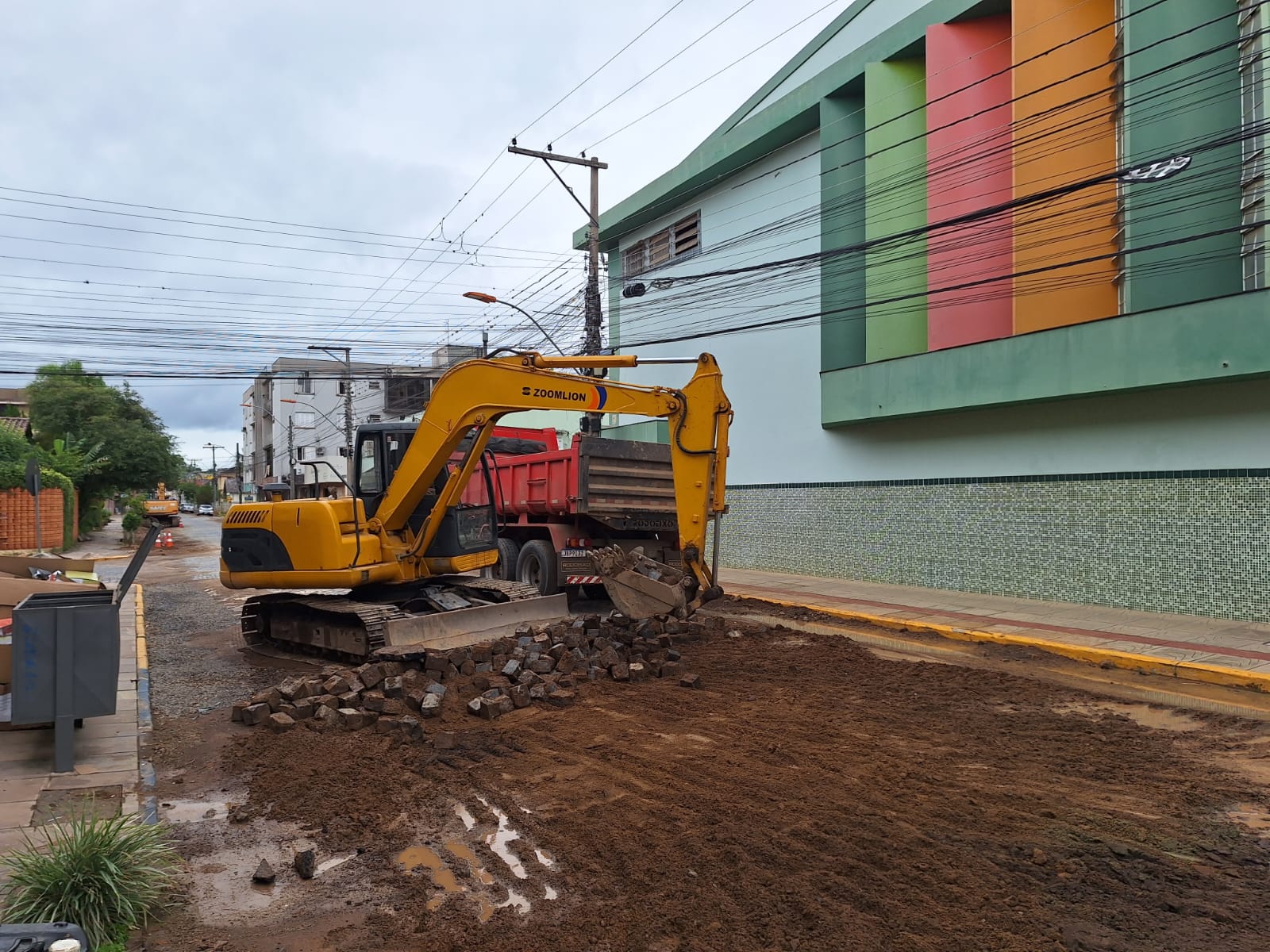 Obras na Rua Pinheiro Machado seguem ocorrendo no Centro de Taquara