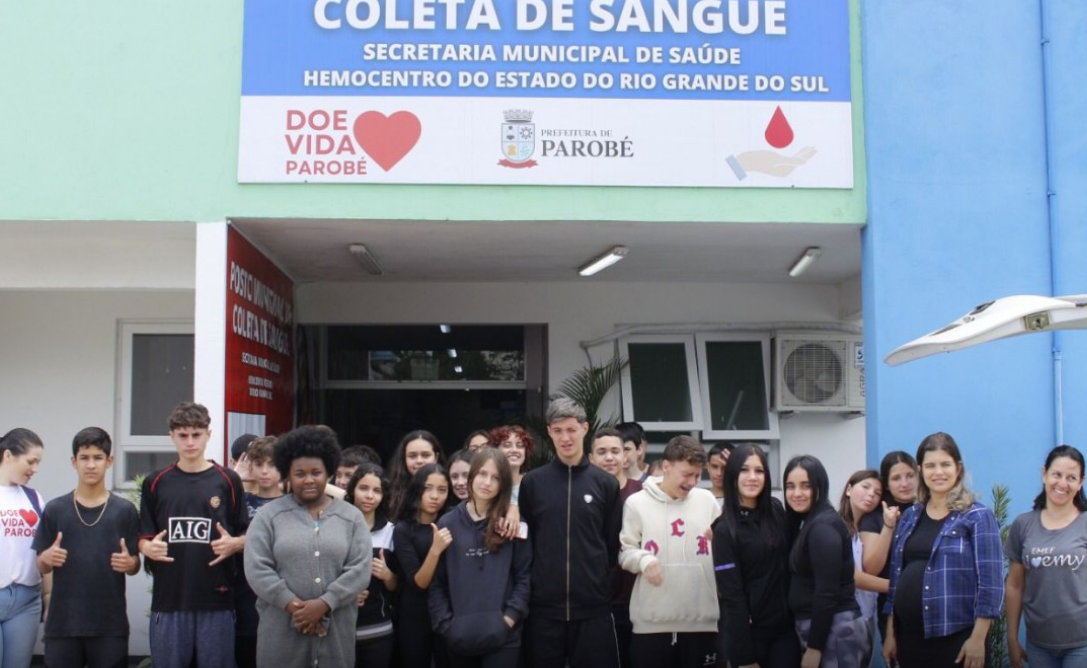 Estudantes da Noemy Fay dos Santos conhecem Centro Municipal de Coleta de Sangue de Parobé
