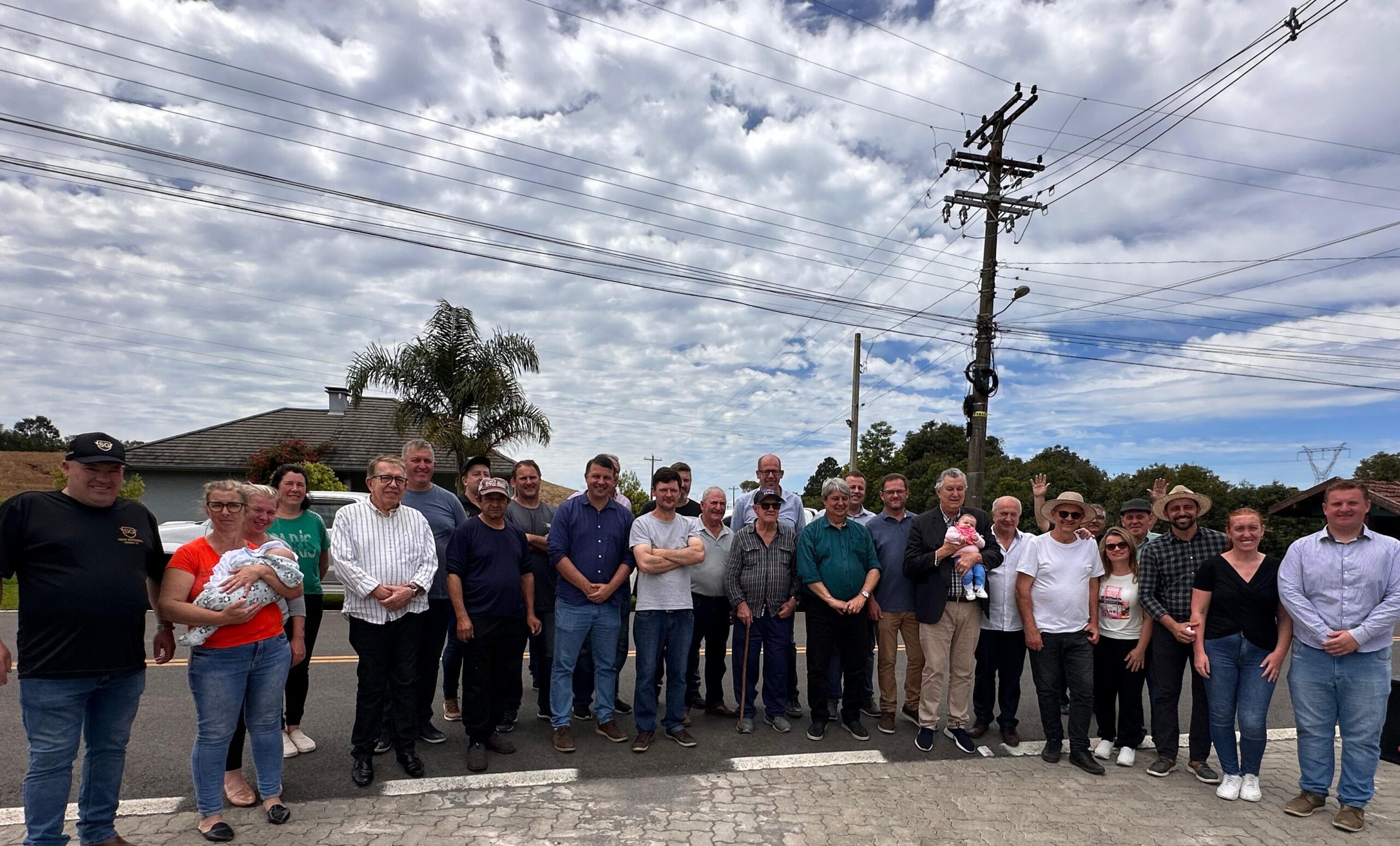 Solenidade de entrega do asfalto entre Três Coroas e Gramado é realizada na SG Facas Artesanais