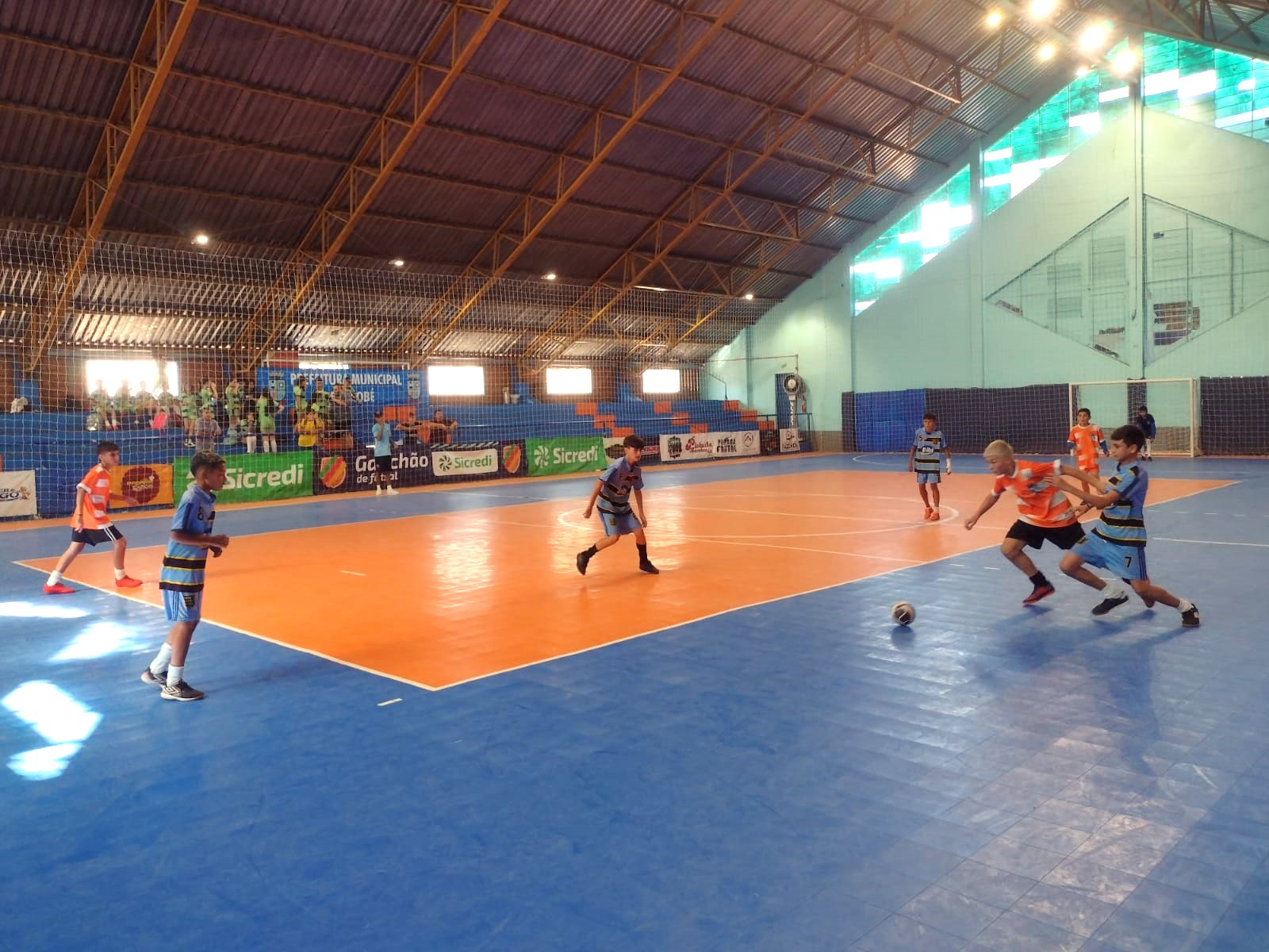 Disputas de Futsal dos Jogos Escolares de Parobé acontecem no Ginásio Municipal