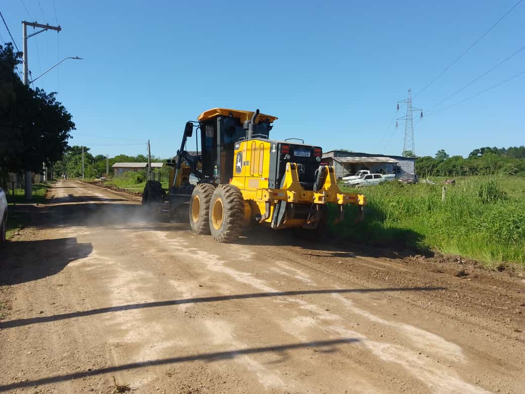 Secretaria de Obras realiza patrolamento e ensaibramento na zona urbana de Taquara