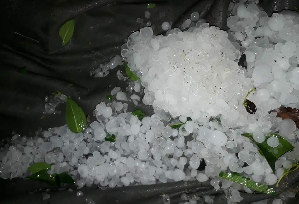 Ventos fortes e granizo causam destruição em bairros de Igrejinha