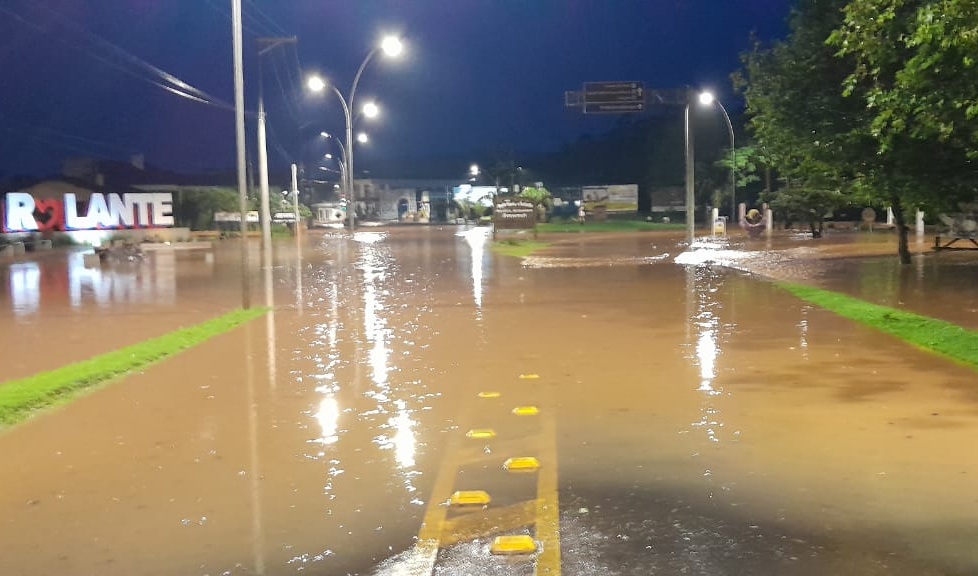 Rolante enfrenta mais uma enchente após chuvarada desta madrugada que bloqueou acesso ao município