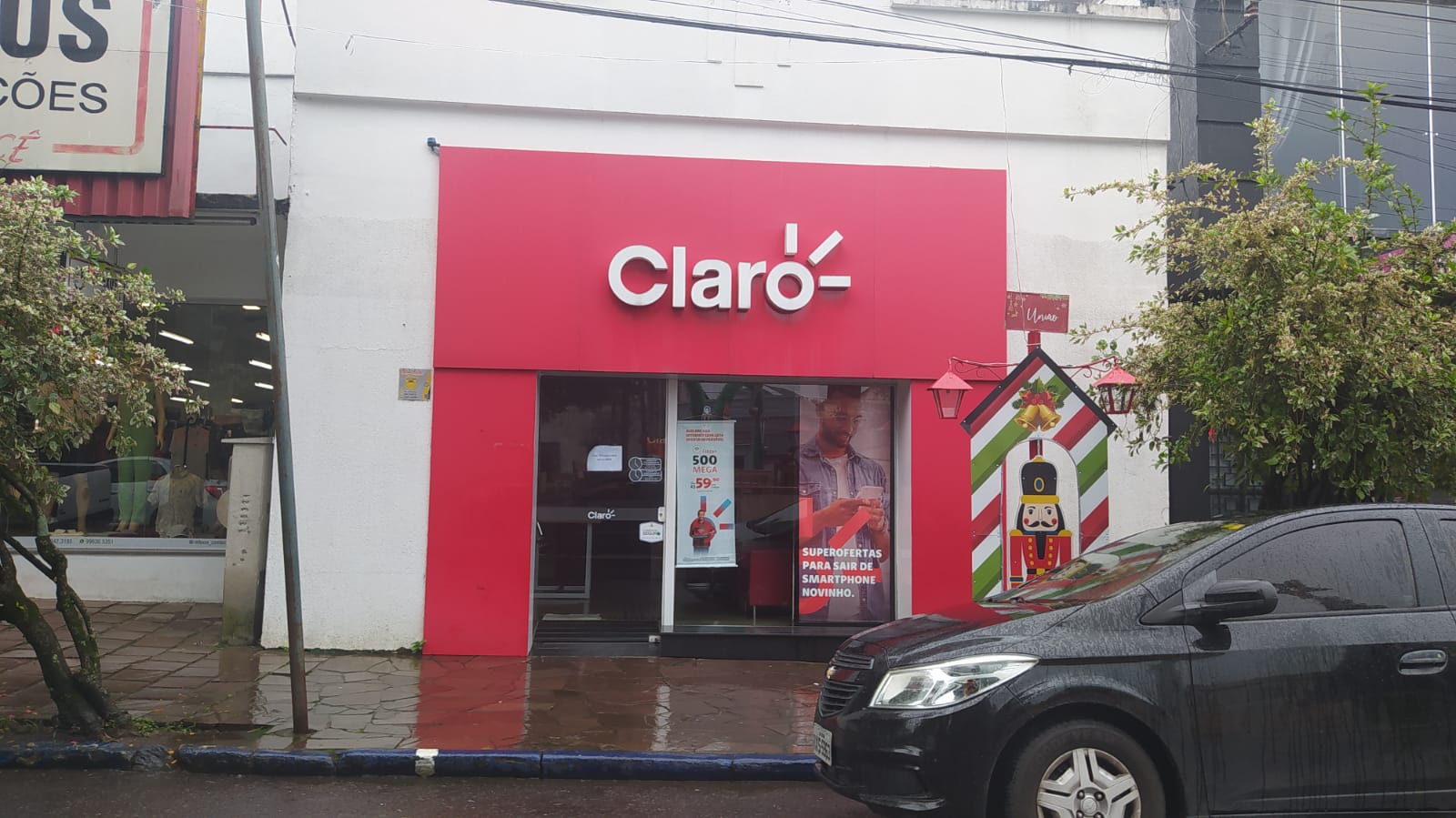 Criminoso assalta loja de celulares e foge levando 10 aparelhos e dinheiro em Taquara