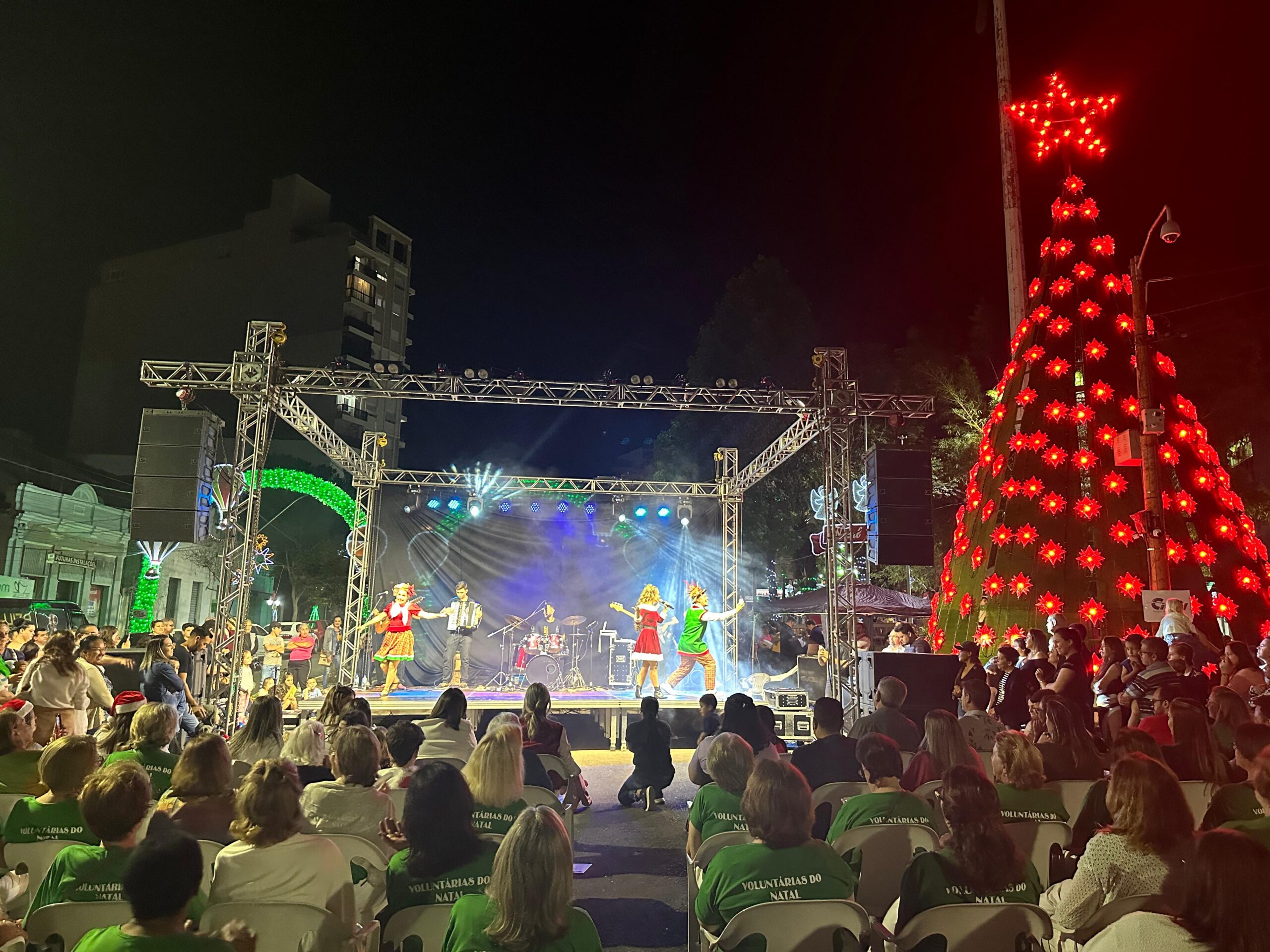 Show com Luiza Barbosa dá início ao 18° Natal Mágico de Taquara