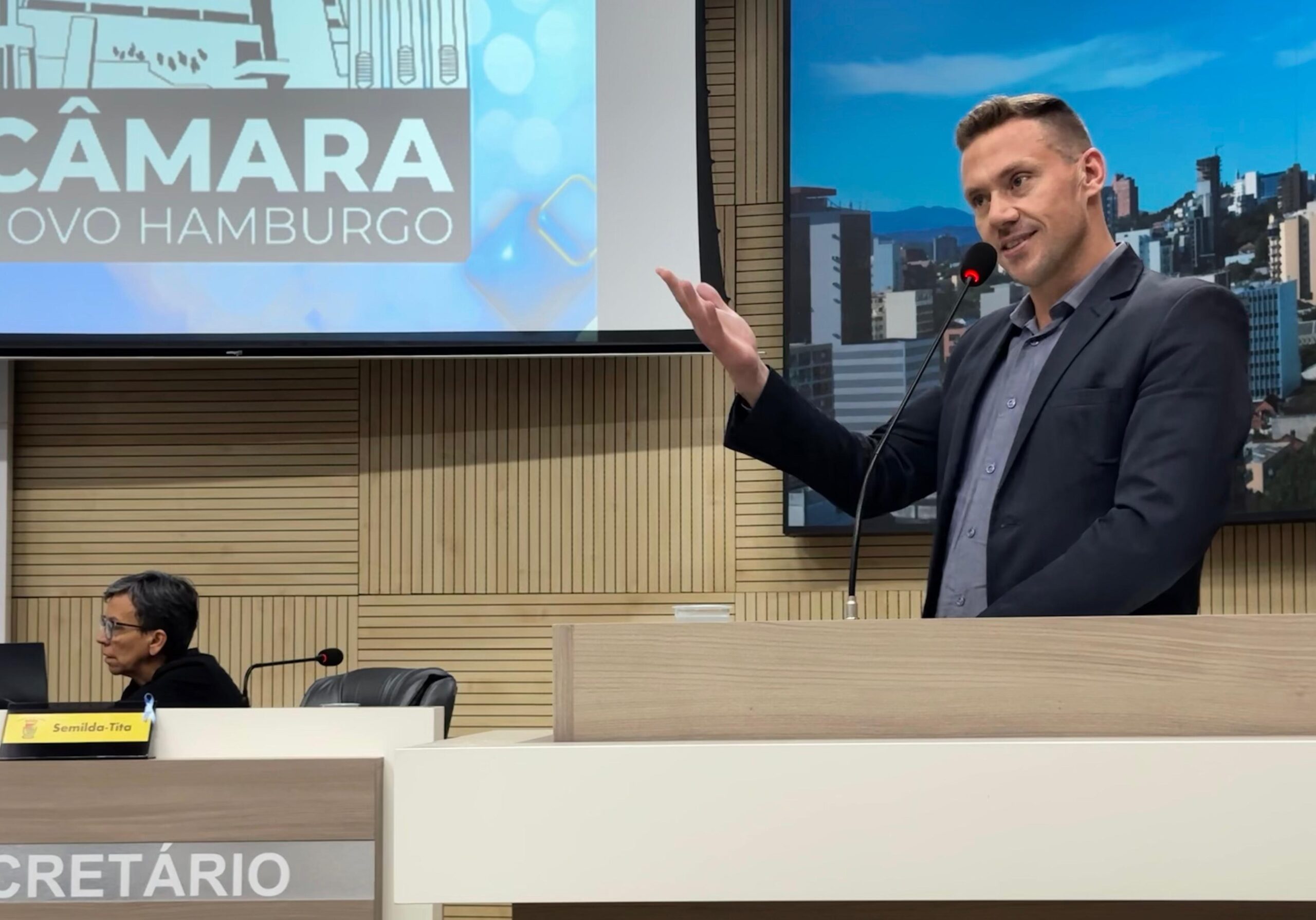 Prefeito de Parobé apresenta projeto Tarifa Zero na Câmara de Vereadores de Novo Hamburgo