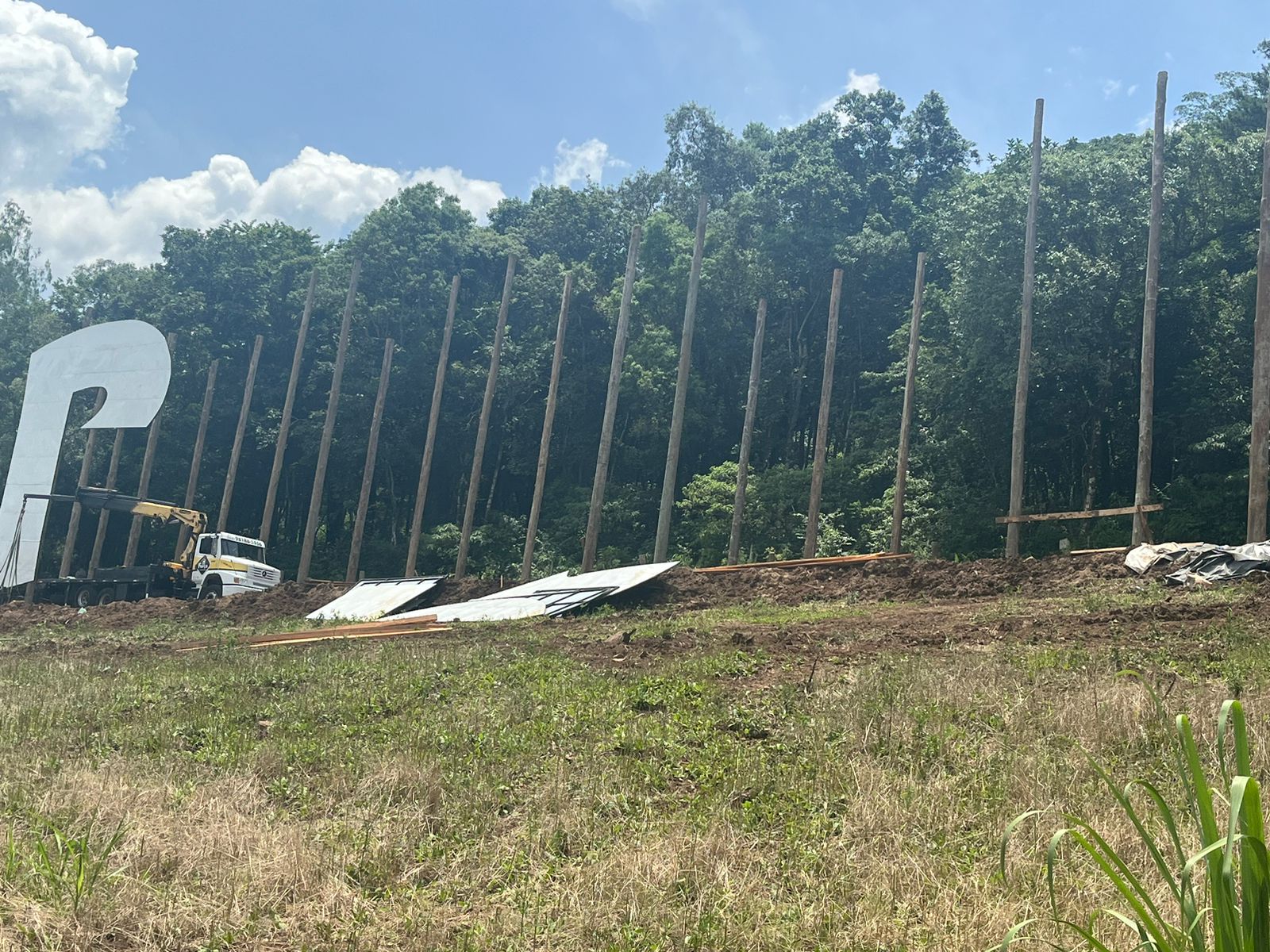 Prefeito divulga nota de esclarecimento sobre instalação de "enorme placa" em Três Coroas