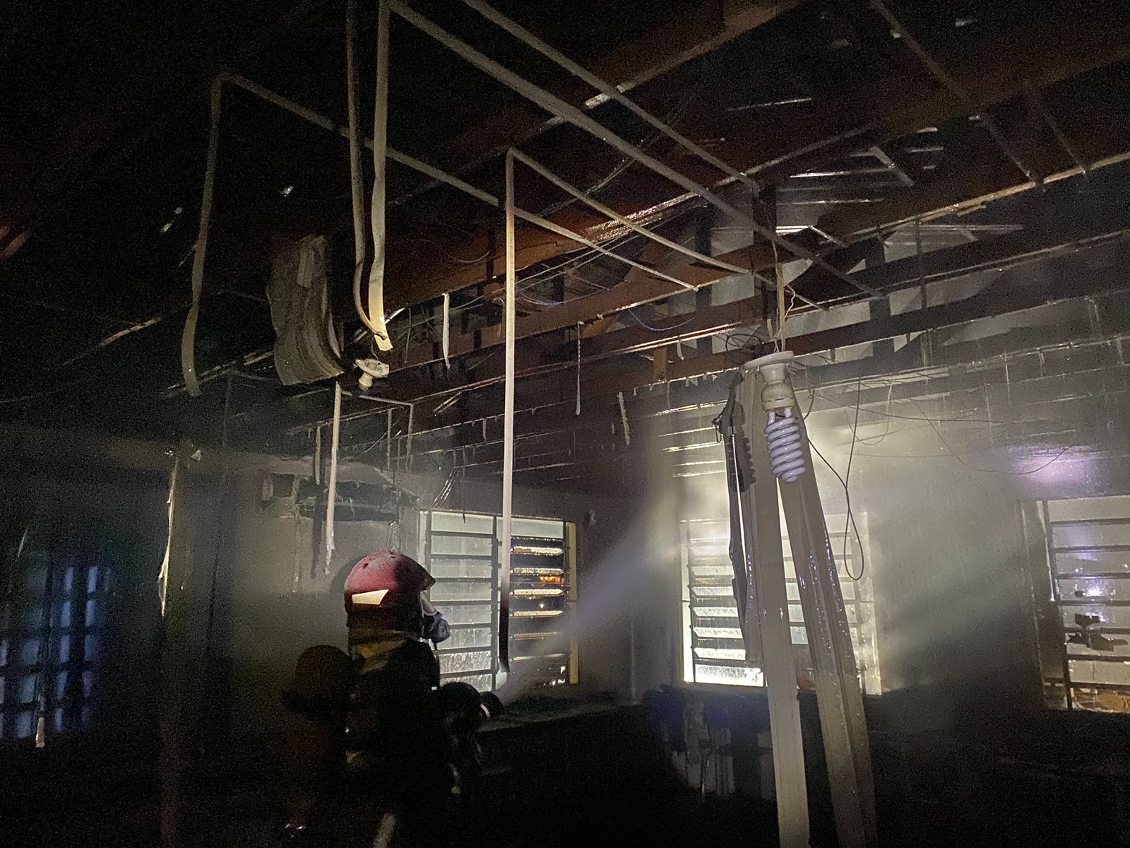 Bombeiros Voluntários de Igrejinha combatem incêndio em escola da rede municipal