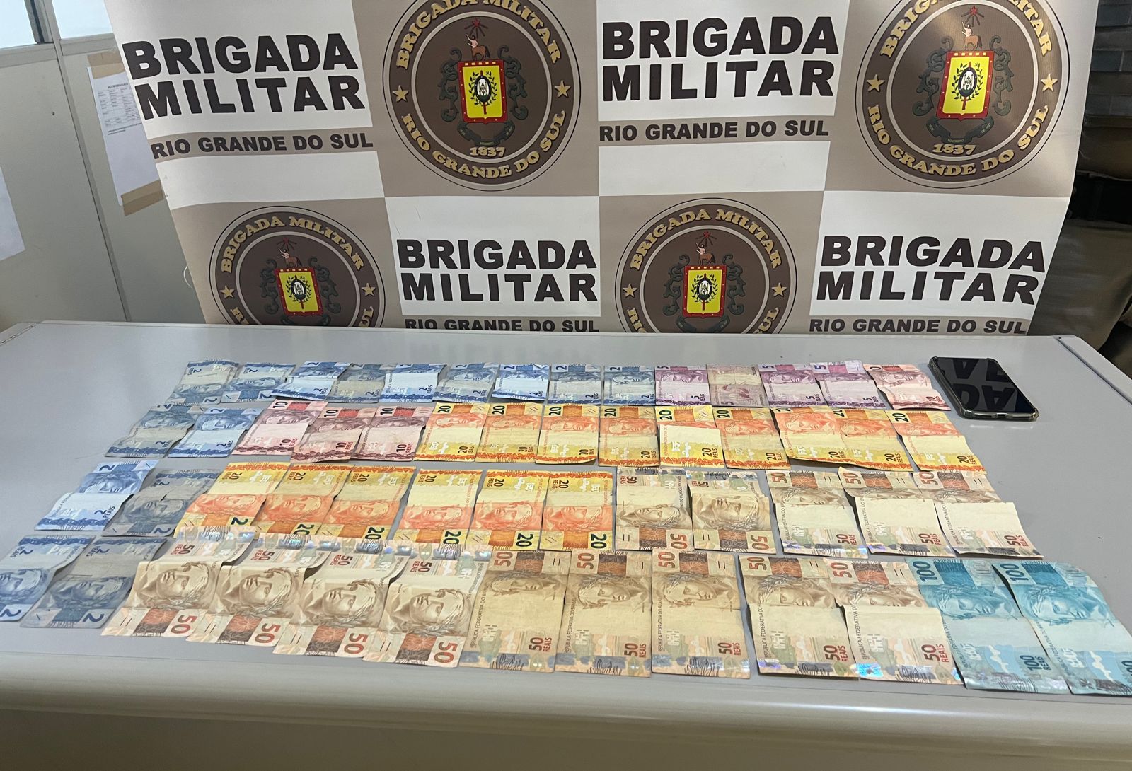 Jovem é preso por tráfico de drogas em Taquara