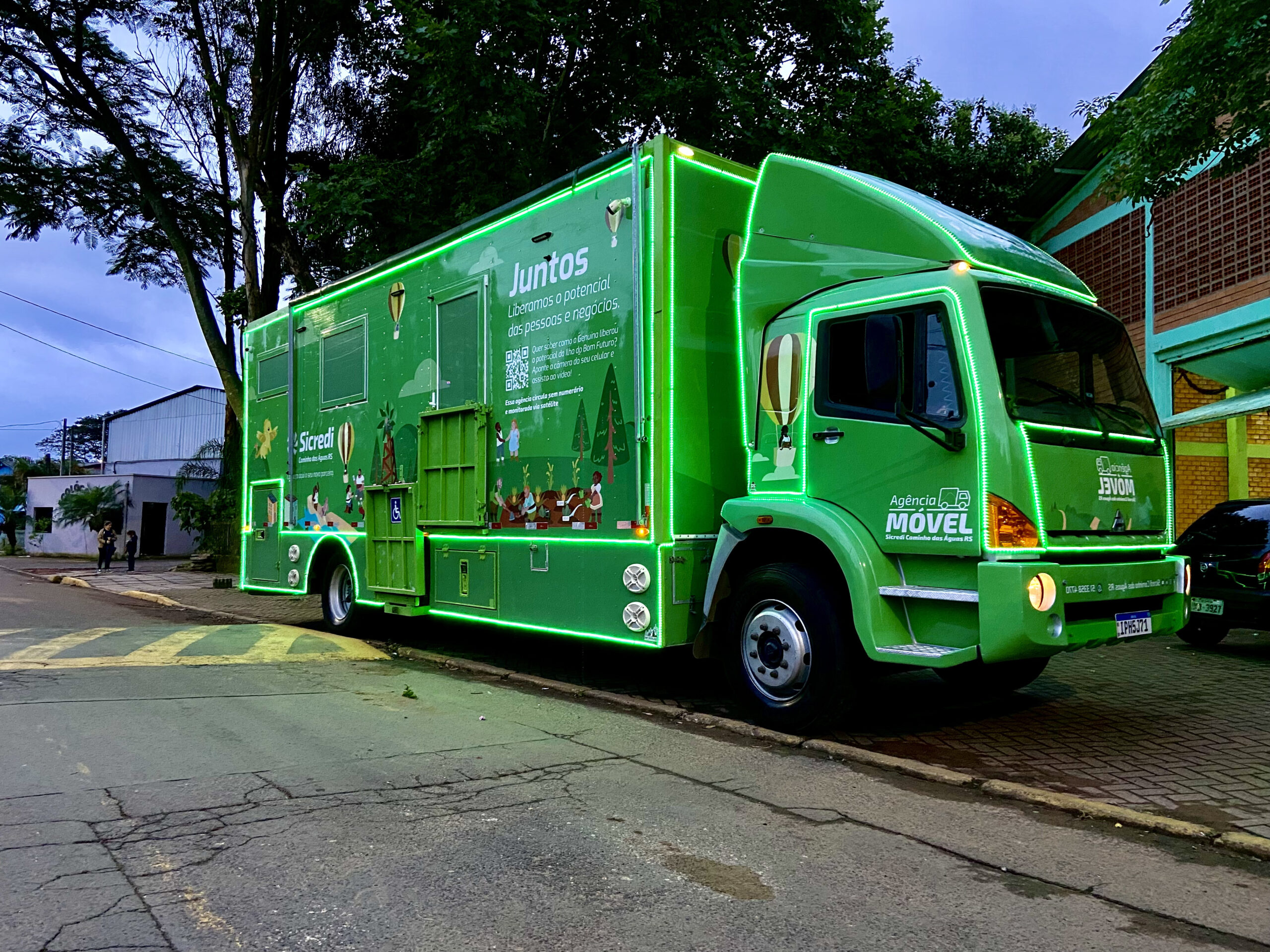 Agência Móvel da Sicredi Caminho das Águas leva magia do Natal a mais de 30 municípios