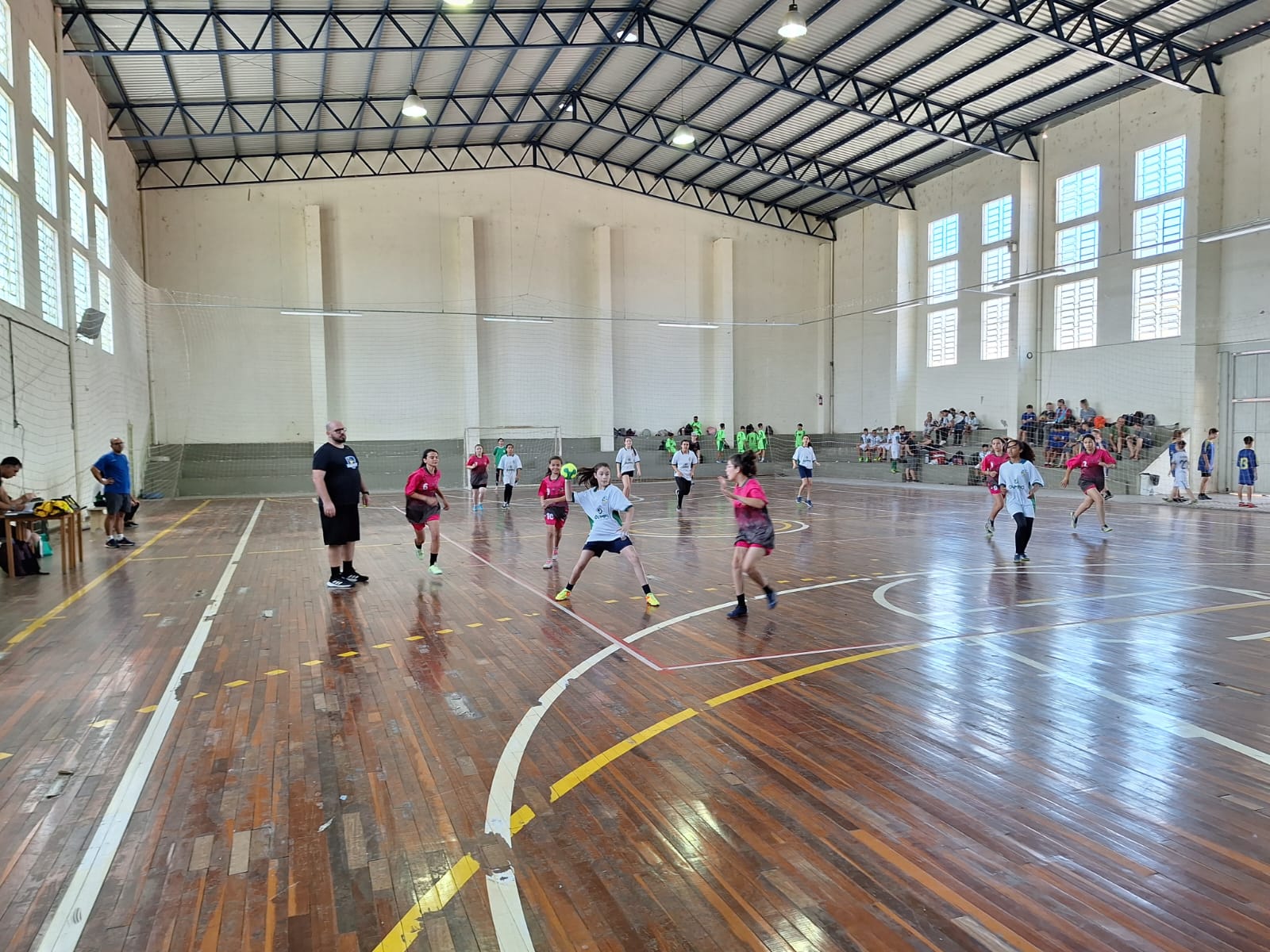 Diretoria de Esportes de Taquara realiza etapa de handebol dos Jogos Estudantis