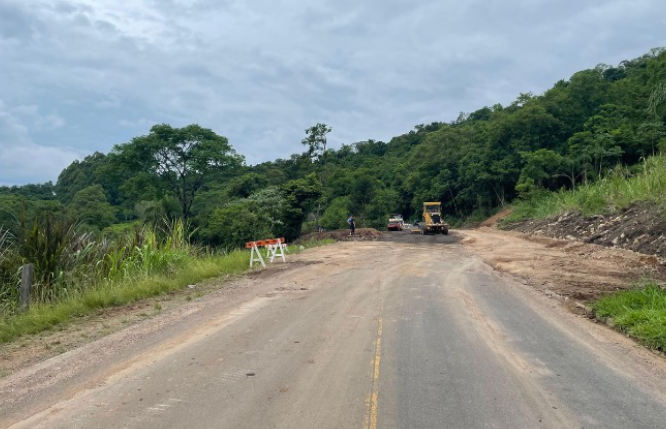 Trânsito de veículos pesados é provisoriamente liberado na rua Plínio Salgado em Igrejinha