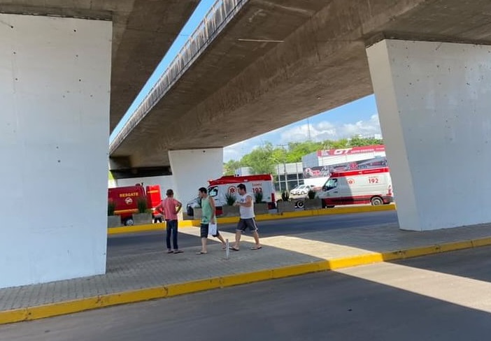 Duas mulheres ficam feridas durante colisão entre carro e moto na ERS-239 em Parobé