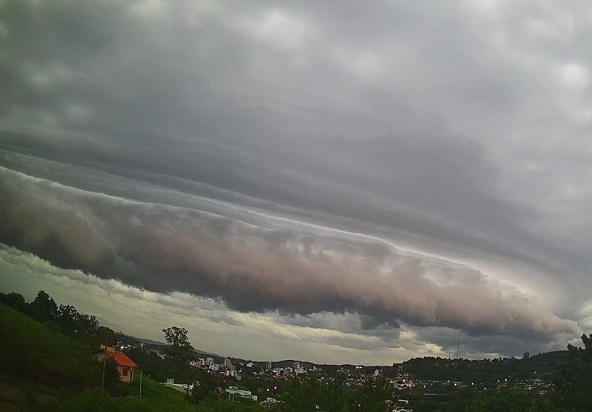 Observatório de Taquara registra a chegada do temporal desta sexta-feira (29) – veja vídeos