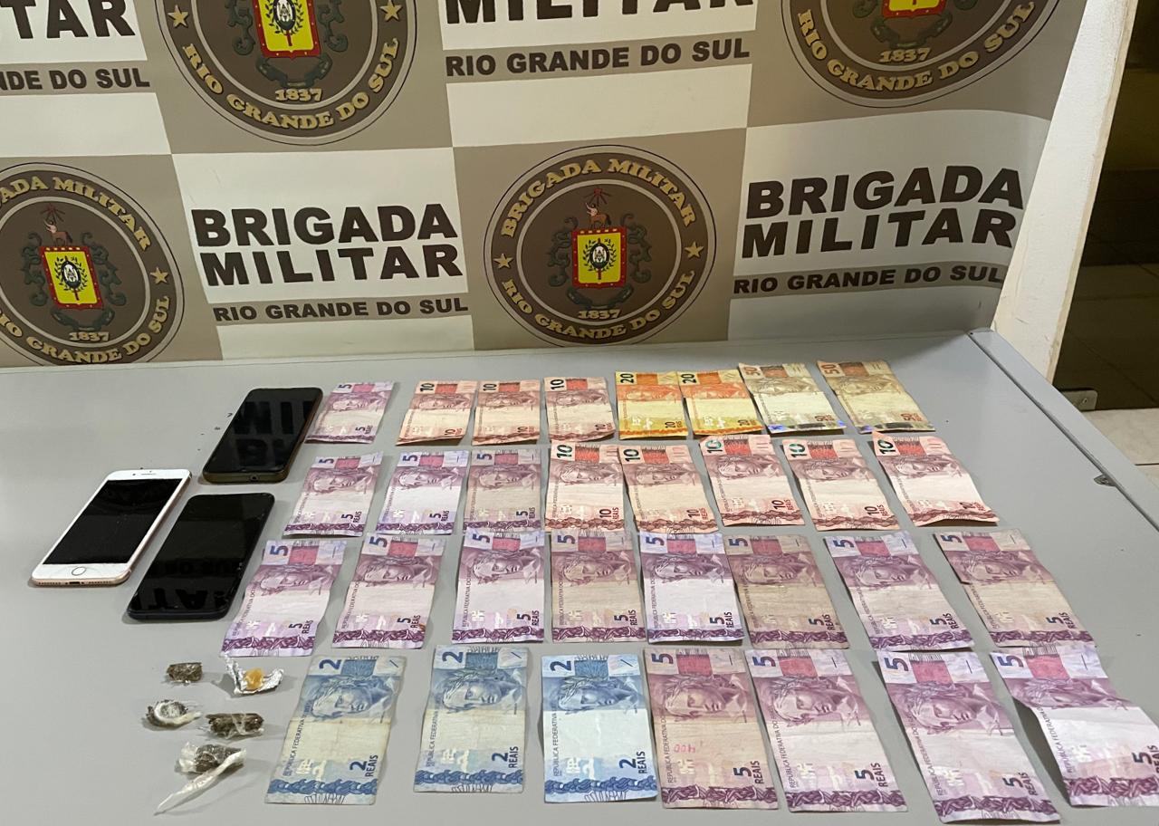 Brigada Militar prende dupla e apreende adolescente por tráfico de drogas em Taquara