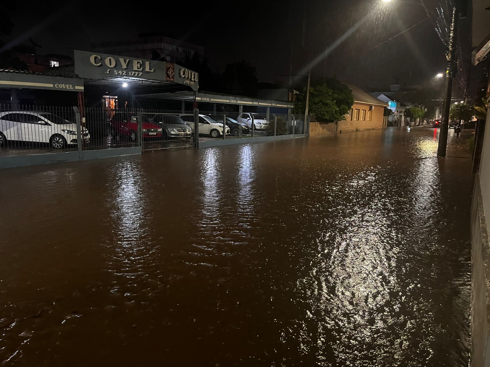 Forte temporal provoca alagamentos em Taquara