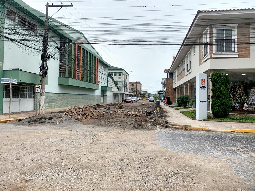 Cruzamento de ruas centrais de Taquara está temporariamente bloqueado