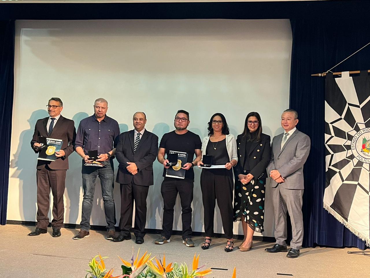 Inspetor da Polícia Civil de Taquara recebe Medalha Plínio Brasil Milano por tempo de serviço prestado