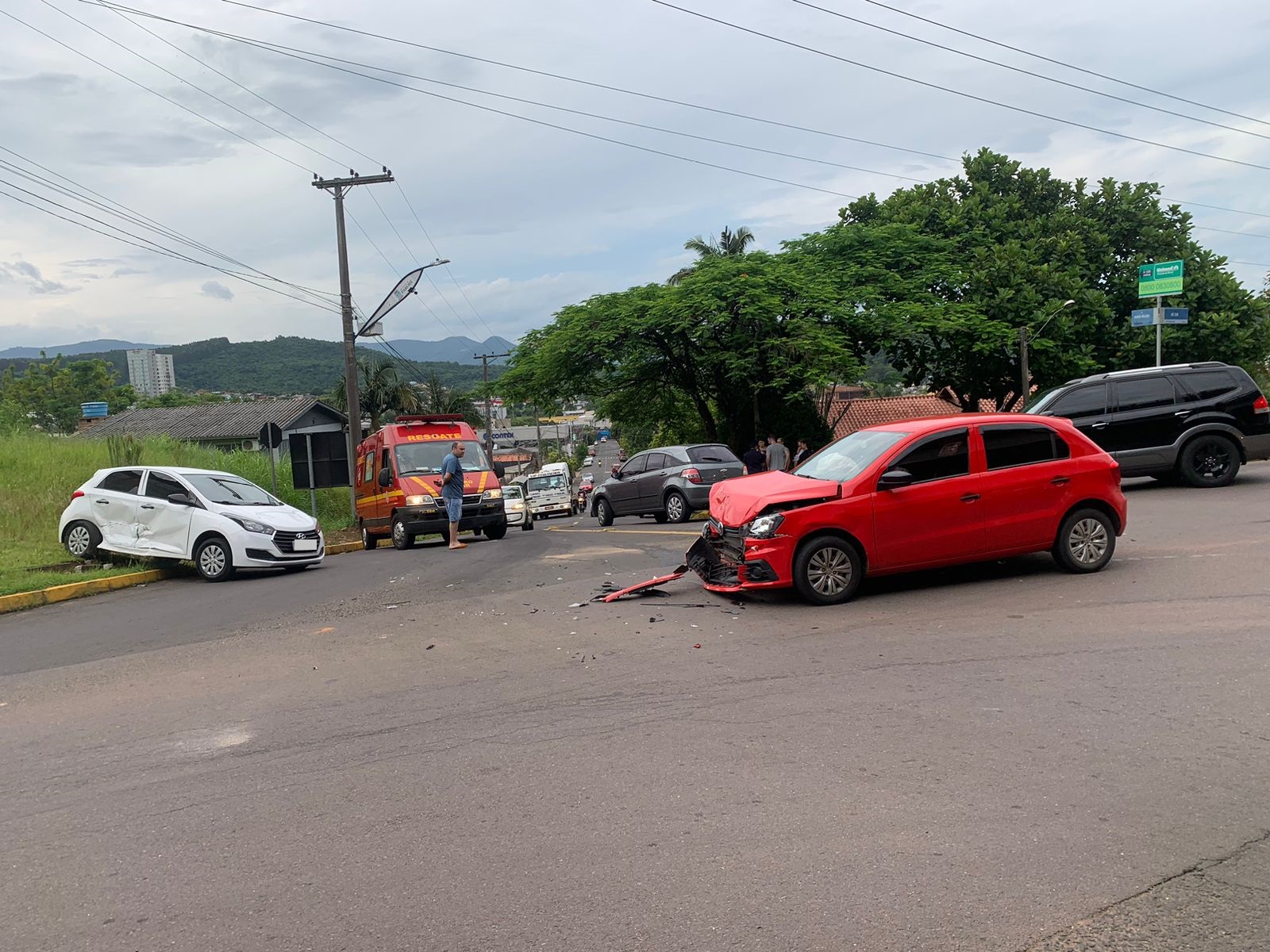 Veículos colidem na ERS-239 e vítimas são socorridas pelo Corpo de Bombeiros de Parobé