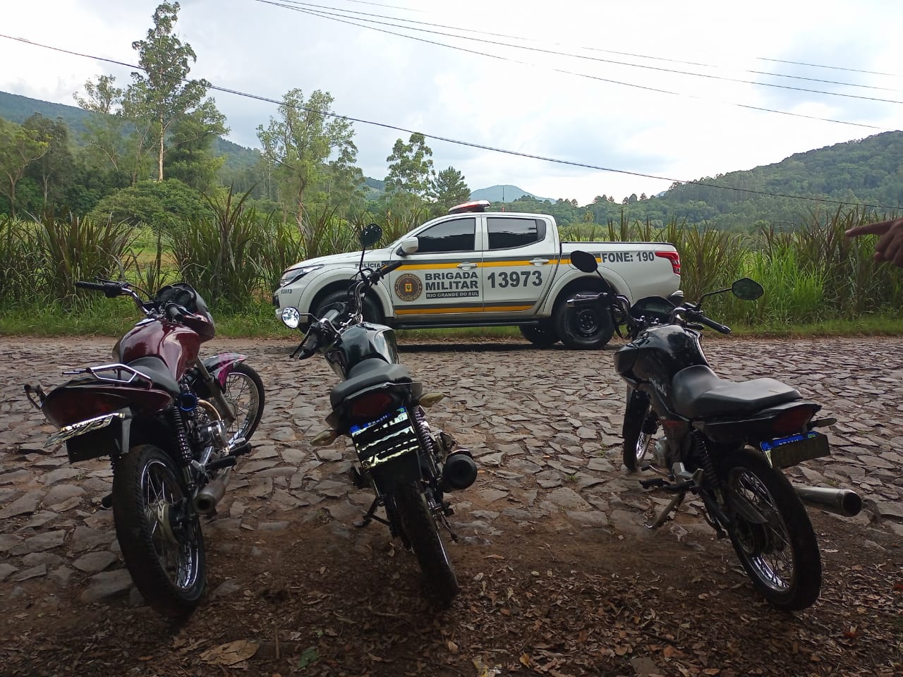 Brigada Militar prende motociclistas suspeitos de perturbação no interior de Três Coroas