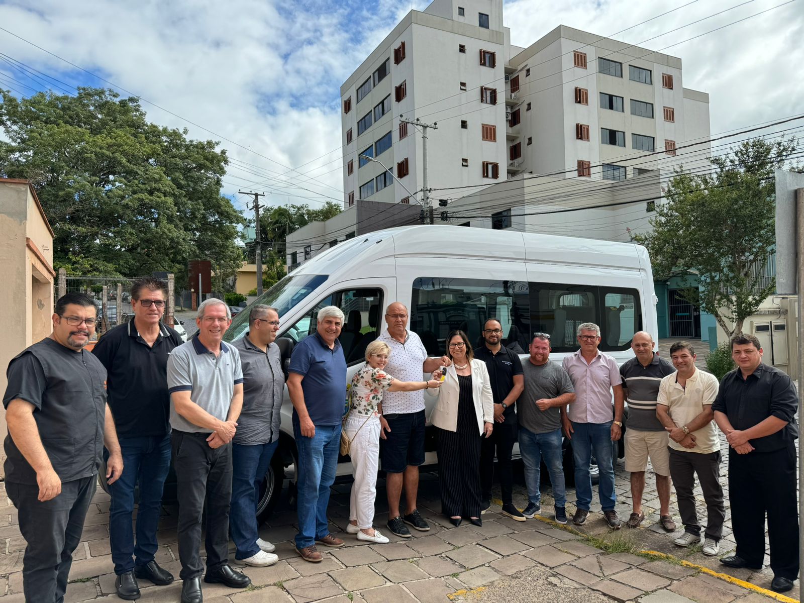 Prefeitura de Taquara recebe veículo adaptado para transporte de cadeirantes