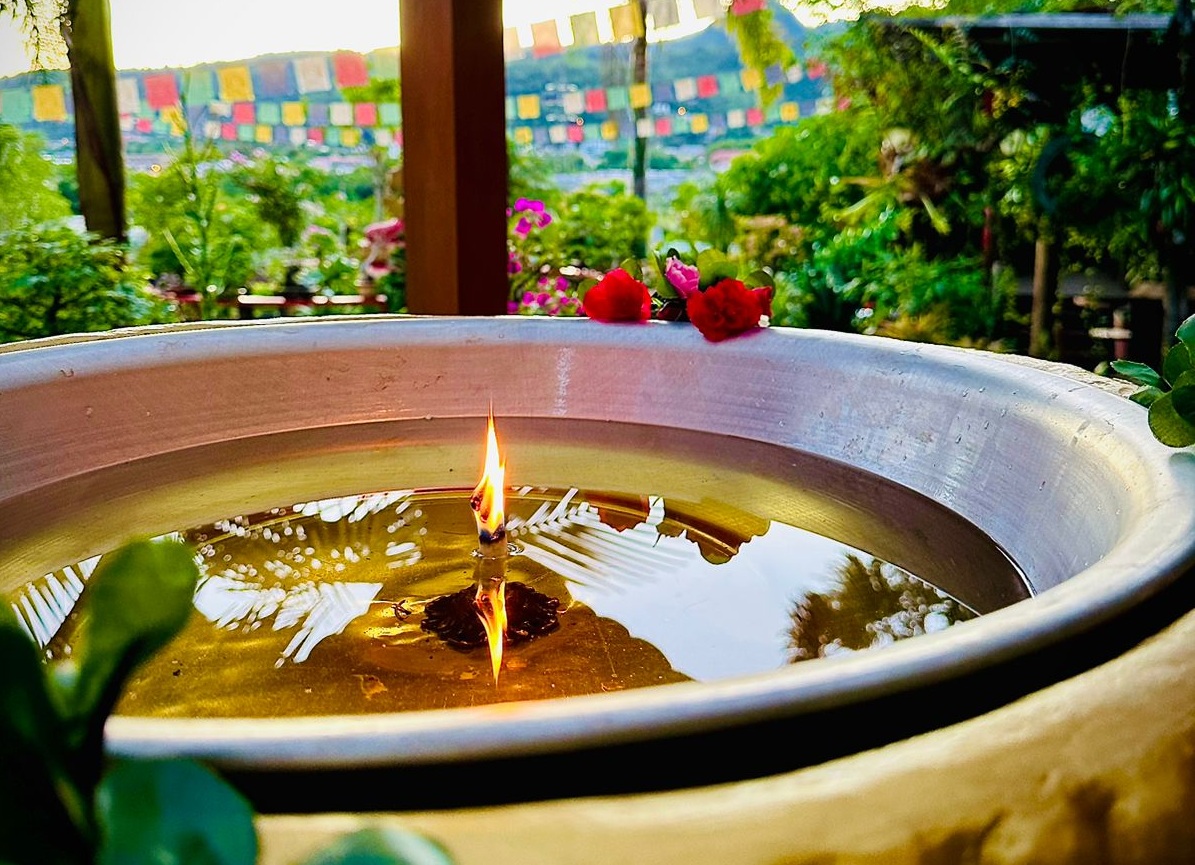 'Grande Lamparina' é alimentada no Espaço Tibet até o início do Lozar em Três Coroas