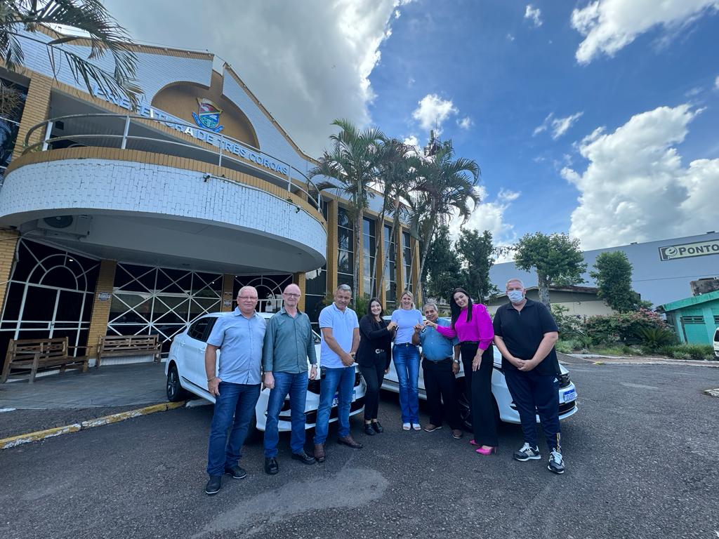 Secretaria de Saúde de Três Coroas recebe dois veículos zero km oriundos de emenda parlamentar