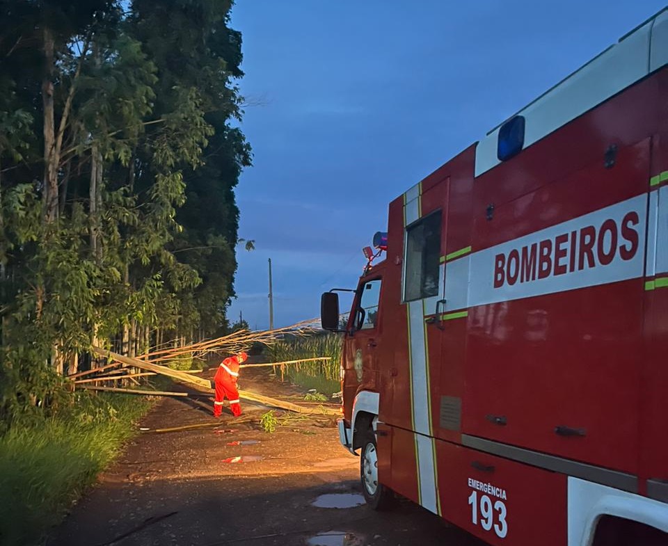 Rolante tem mais de 100 destelhamentos após o temporal de terça-feira (16) e Riozinho não registra grandes prejuízos