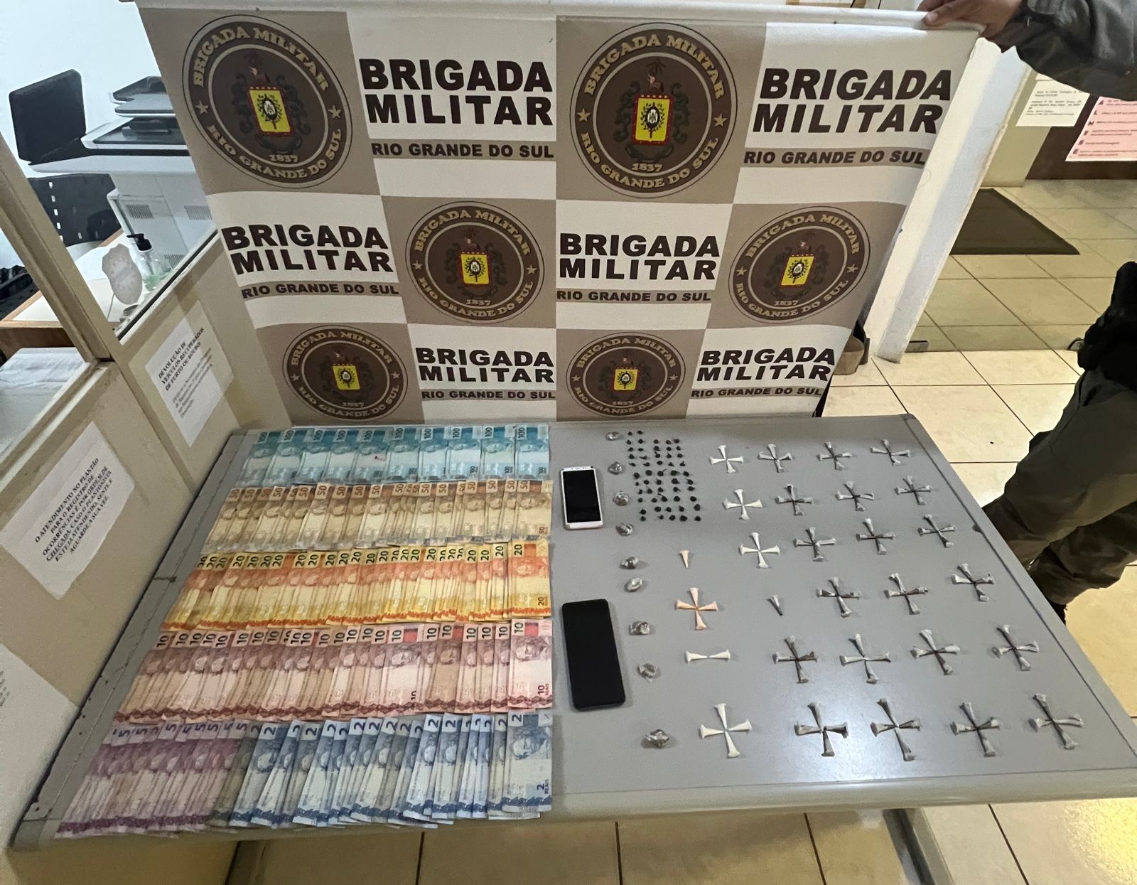 Brigada Militar de Taquara estoura ponto de tráfico no bairro Eldorado