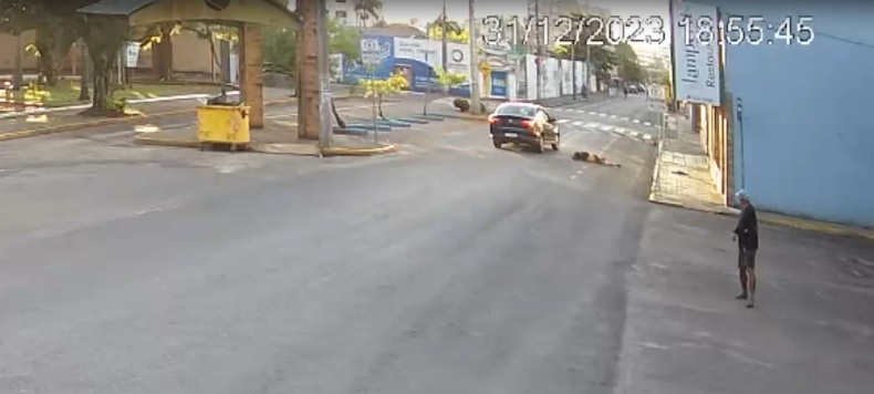 Homem é atropelado por automóvel na região central de Taquara –veja vídeo