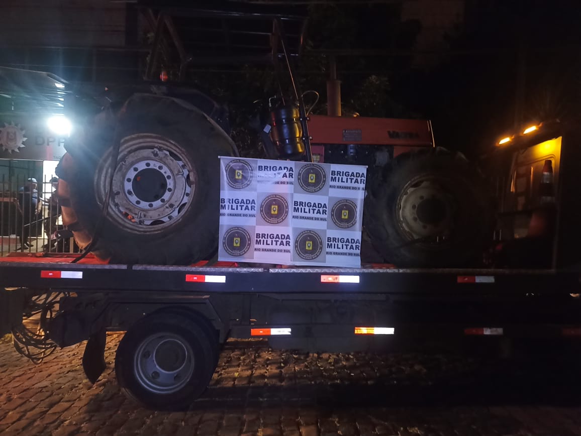 Homem é preso quando fugia com trator recém furtado em Taquara