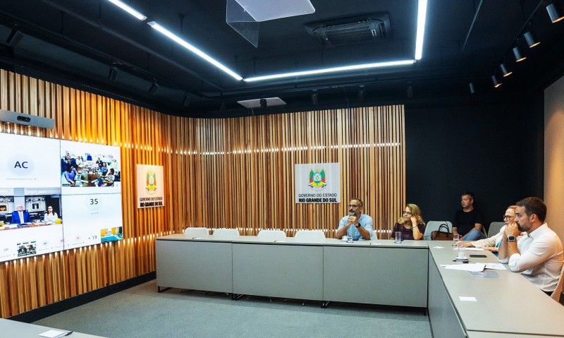 Governador se reúne com ministra da Saúde e reforça pedido por vacinas contra a dengue