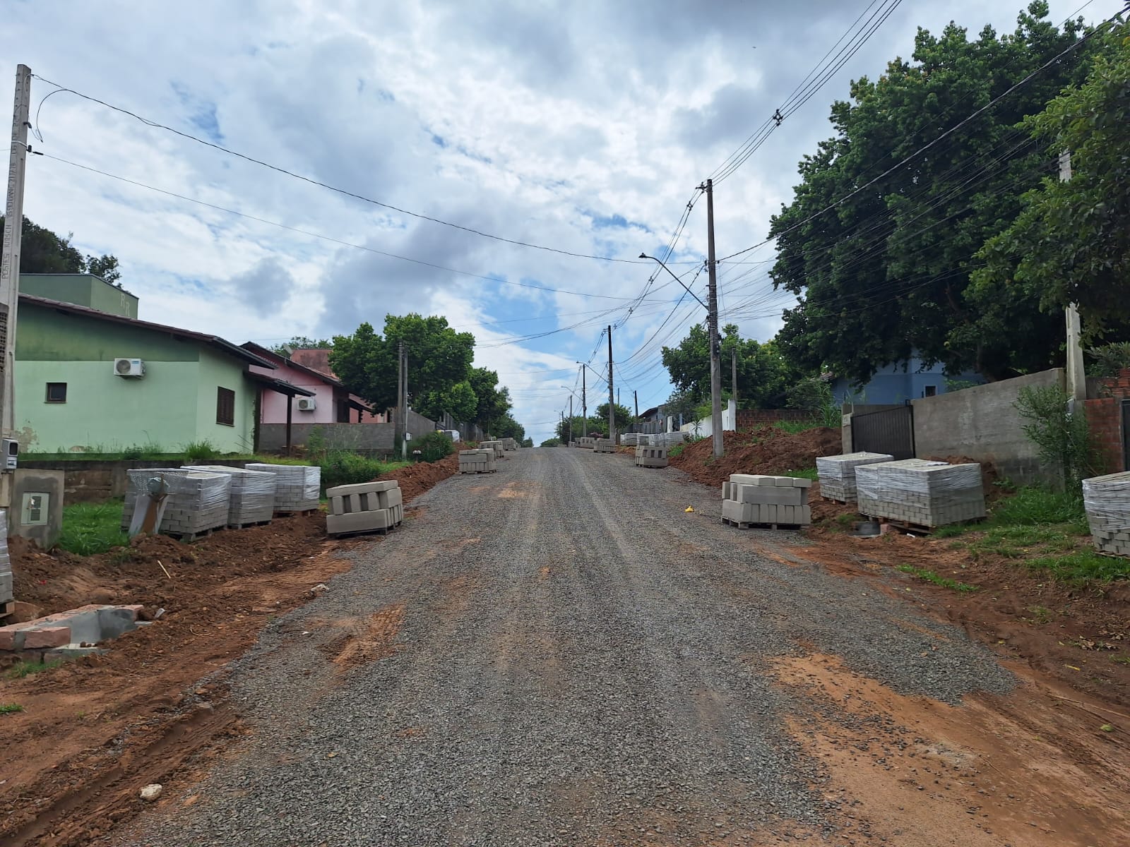 Prefeitura realiza obras de pavimentação nos bairros Medianeira, Mundo Novo e Padre Tomé em Taquara