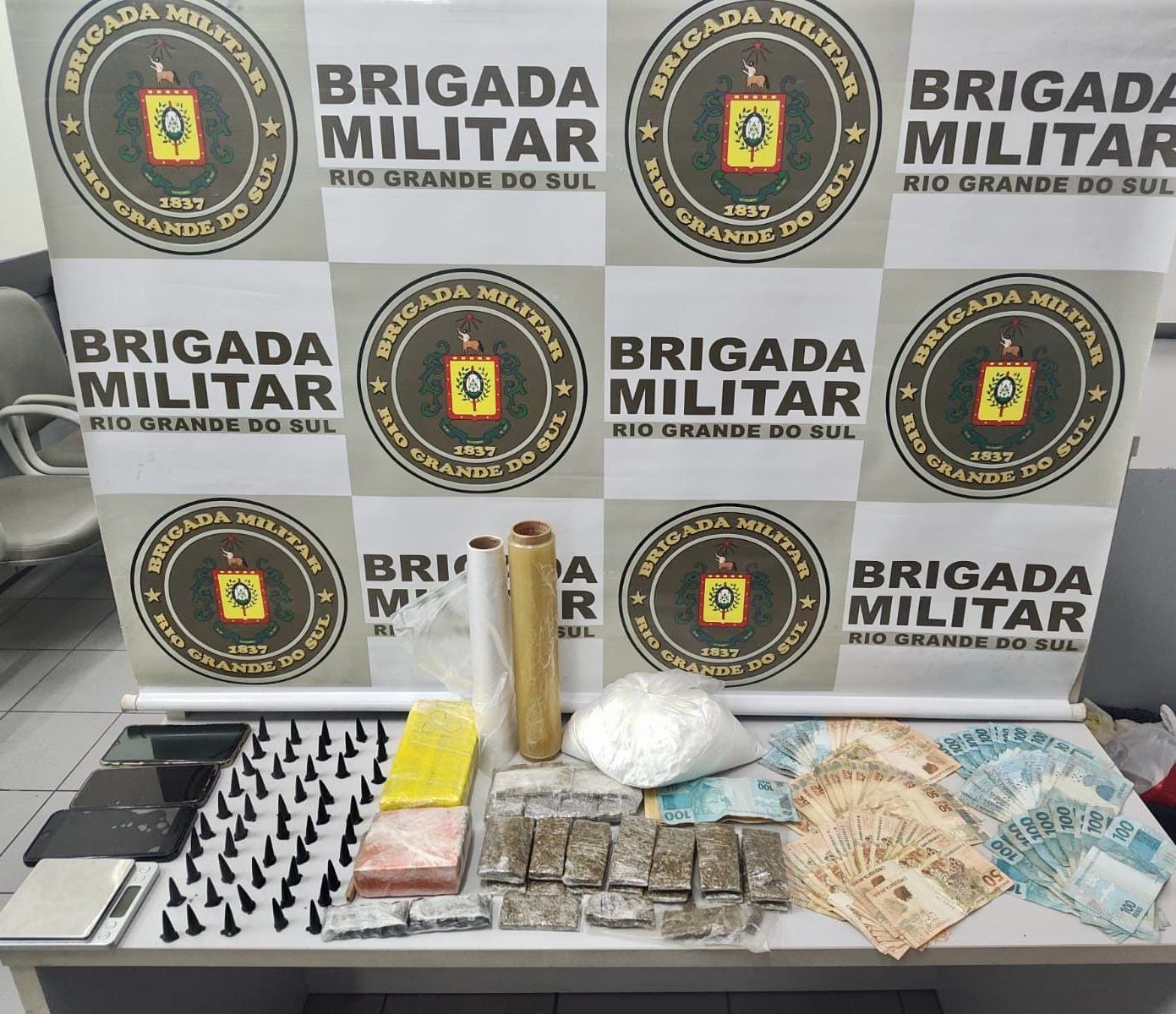 Brigada Militar de Parobé realiza prisão por tráfico de drogas