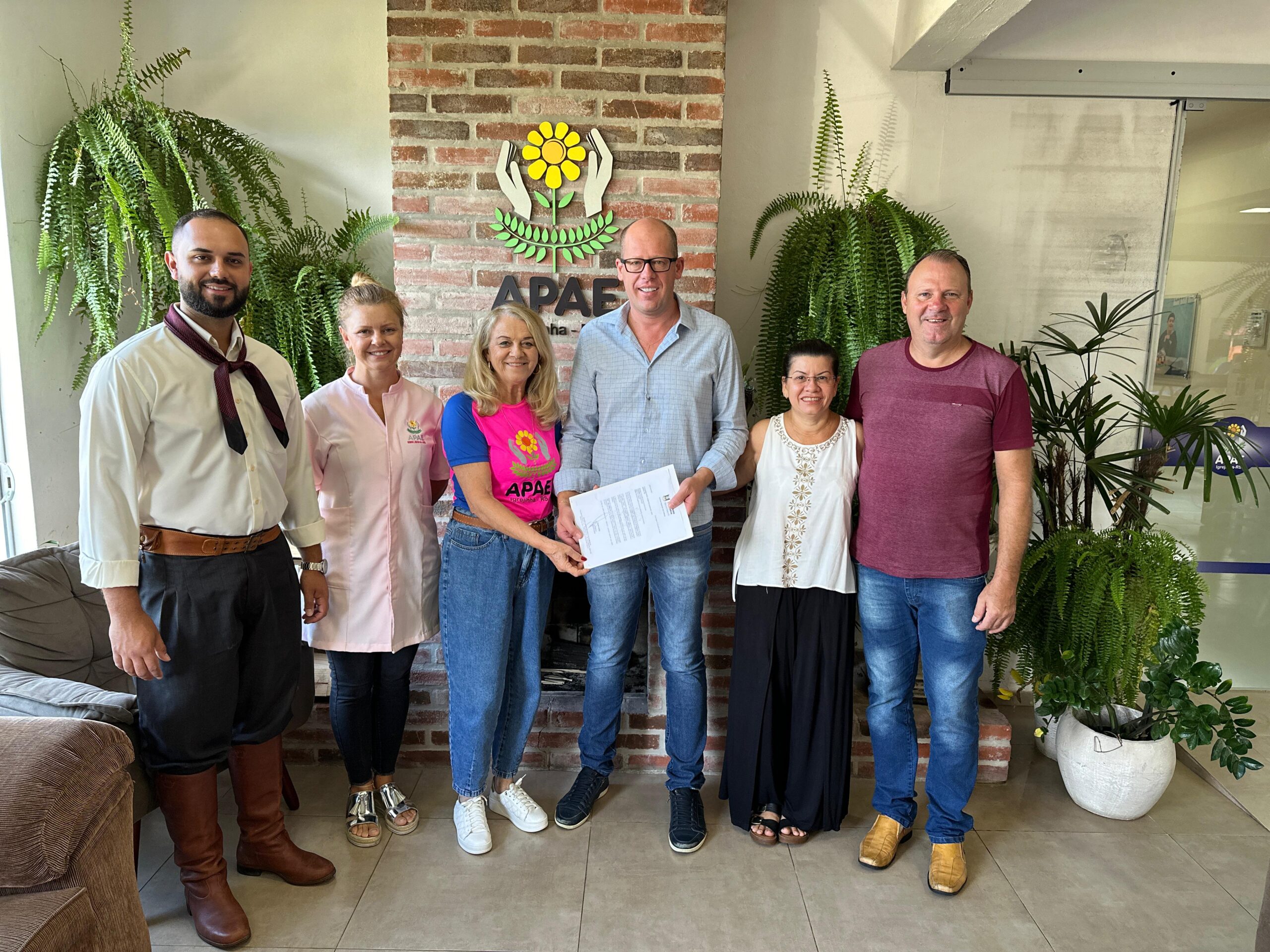 APAE de Igrejinha recebe emenda do deputado estadual Joel Wilhelm