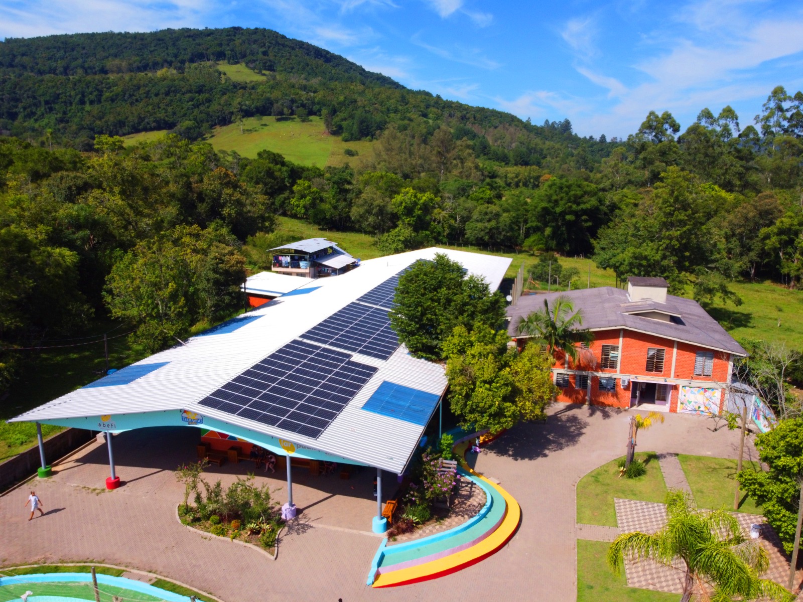 Lar Padilha investe em usina solar e passa a economizar cerca R$ 7,8 mil por mês em energia