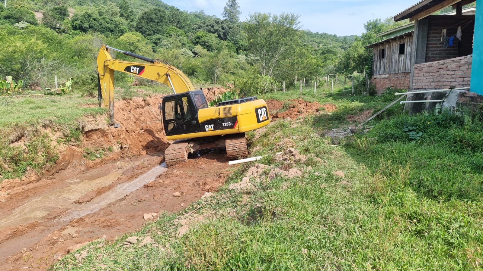 Prefeitura de Taquara realiza desassoreamento de arroio na localidade de Morro da Pedra